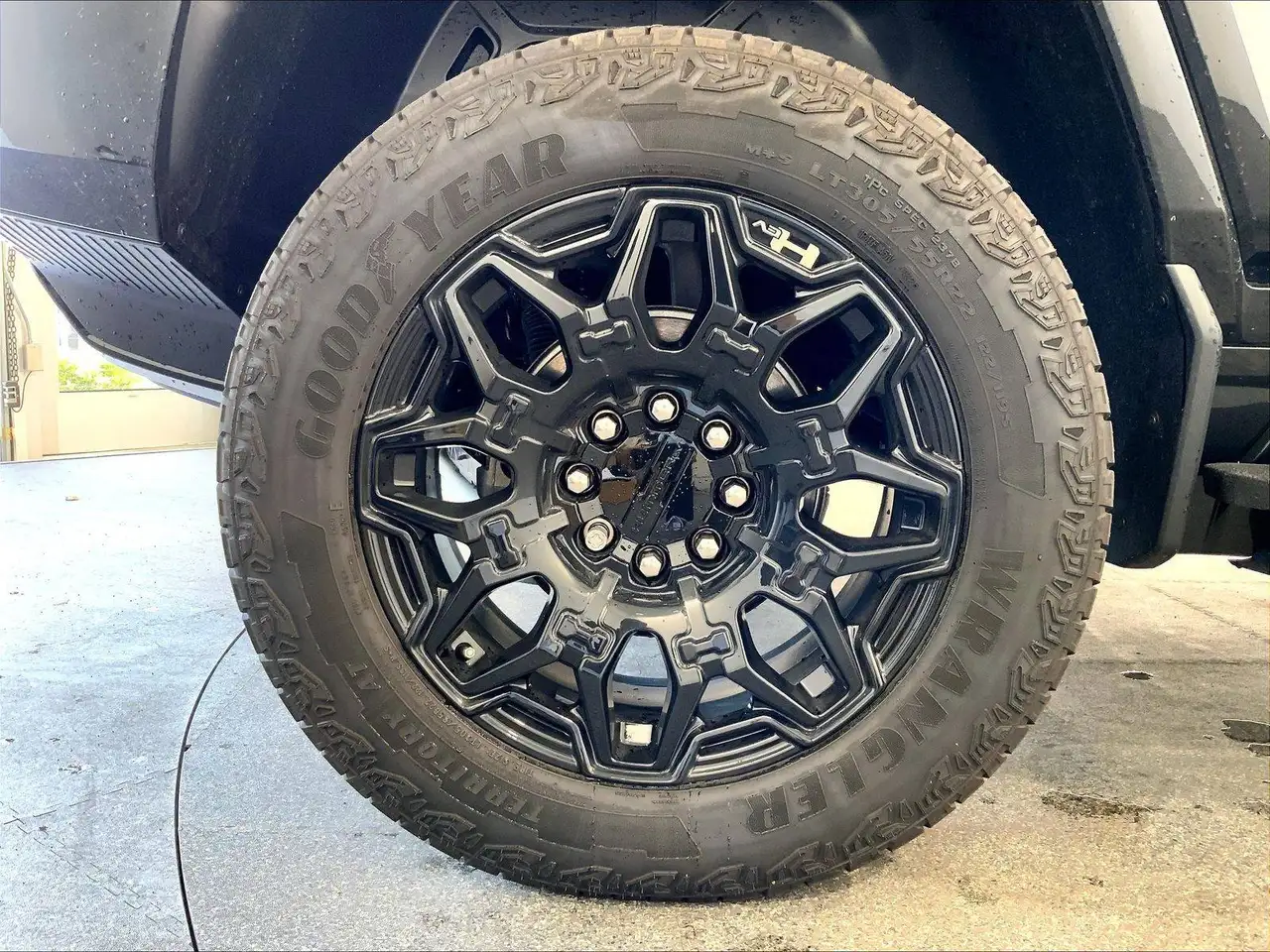 GMC HUMMER EV SUV снимка GMC HUMMER EV SUV