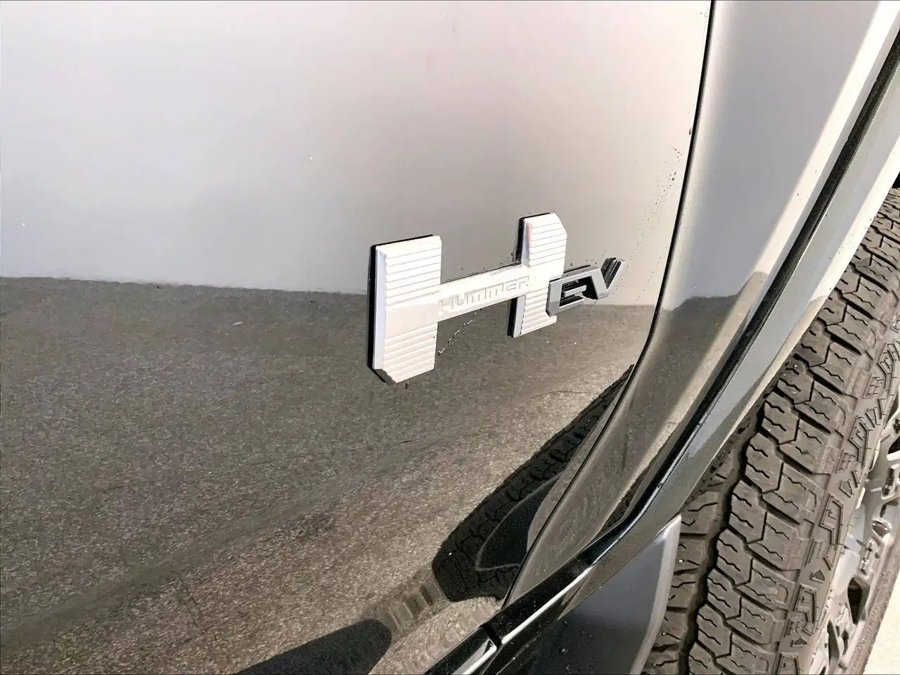 GMC HUMMER EV SUV снимка GMC HUMMER EV SUV
