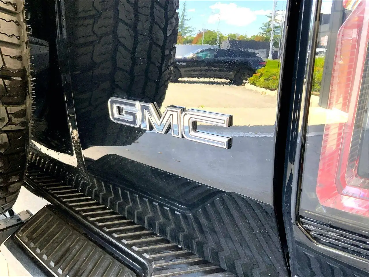 GMC HUMMER EV SUV снимка GMC HUMMER EV SUV