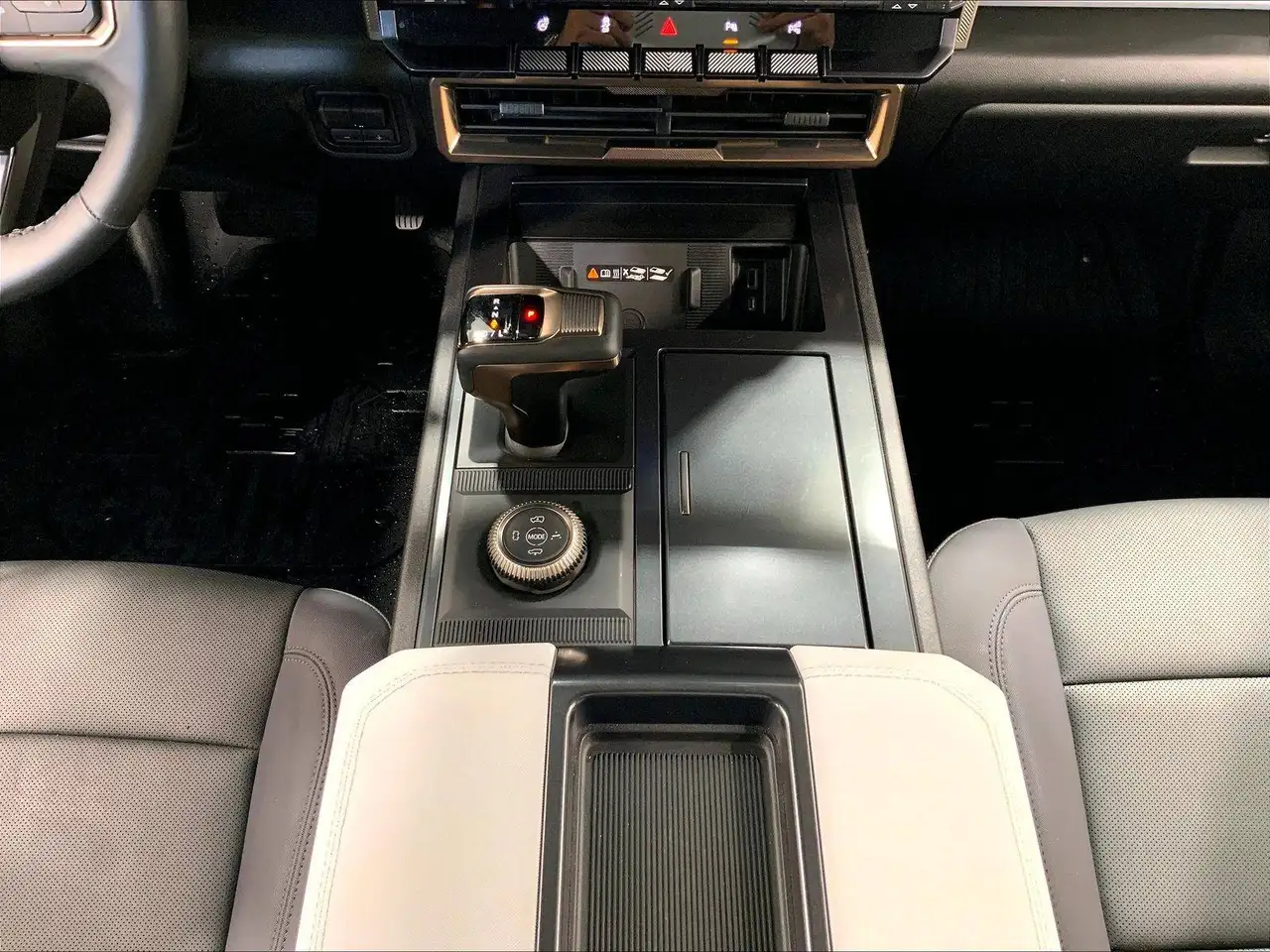 GMC HUMMER EV SUV снимка GMC HUMMER EV SUV