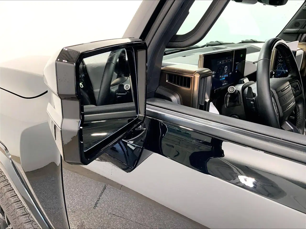 GMC HUMMER EV SUV снимка GMC HUMMER EV SUV