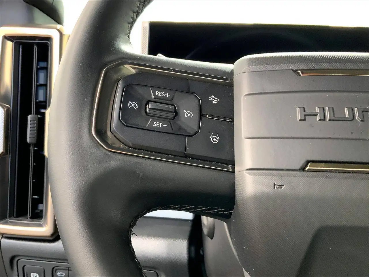 GMC HUMMER EV SUV снимка GMC HUMMER EV SUV
