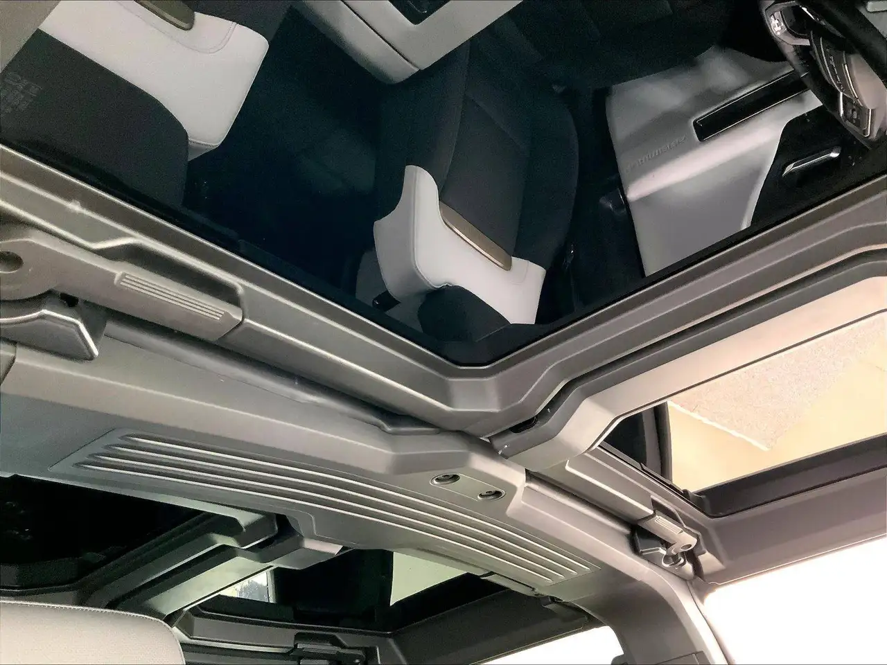 GMC HUMMER EV SUV снимка GMC HUMMER EV SUV