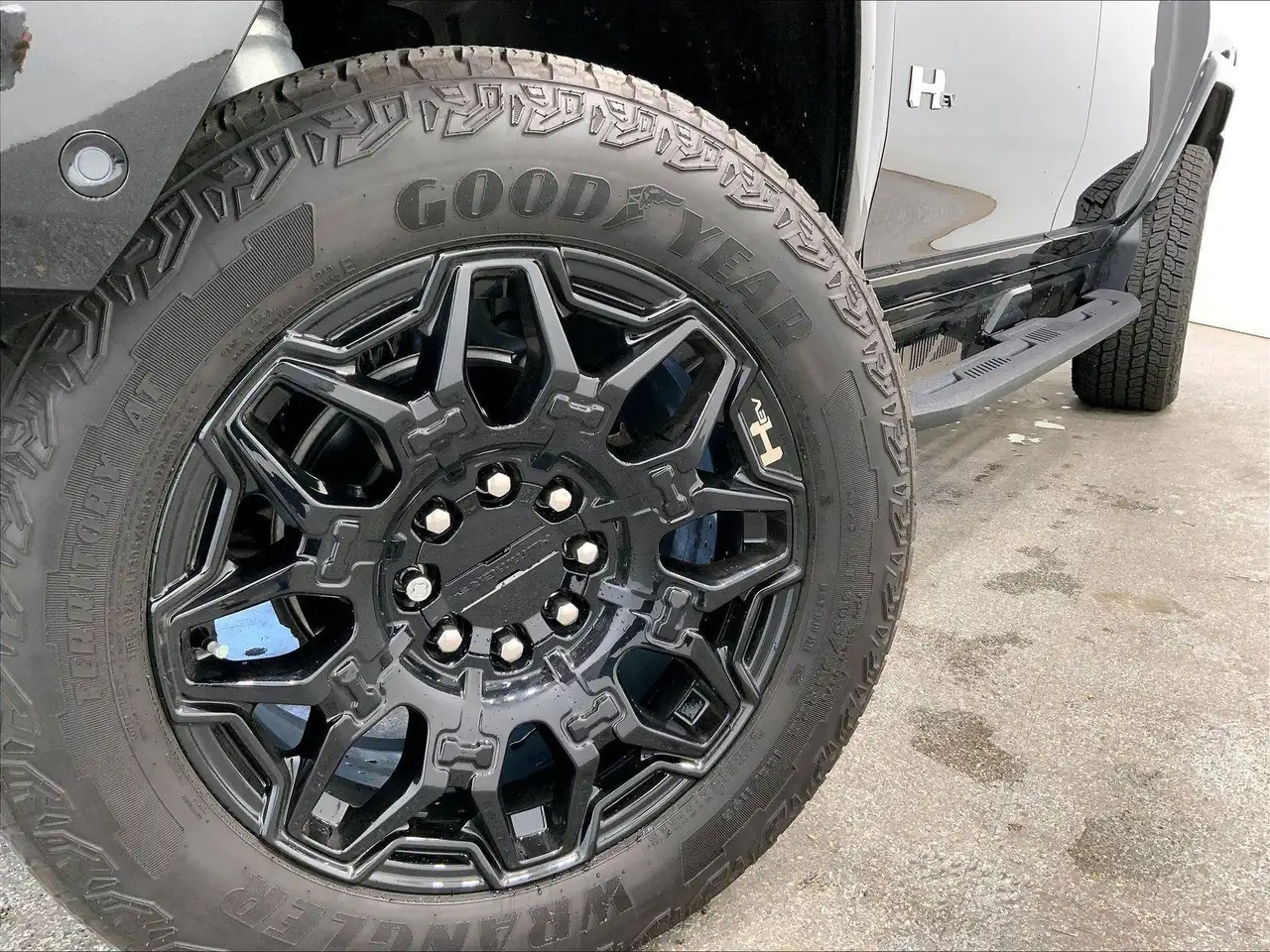 GMC HUMMER EV SUV снимка GMC HUMMER EV SUV