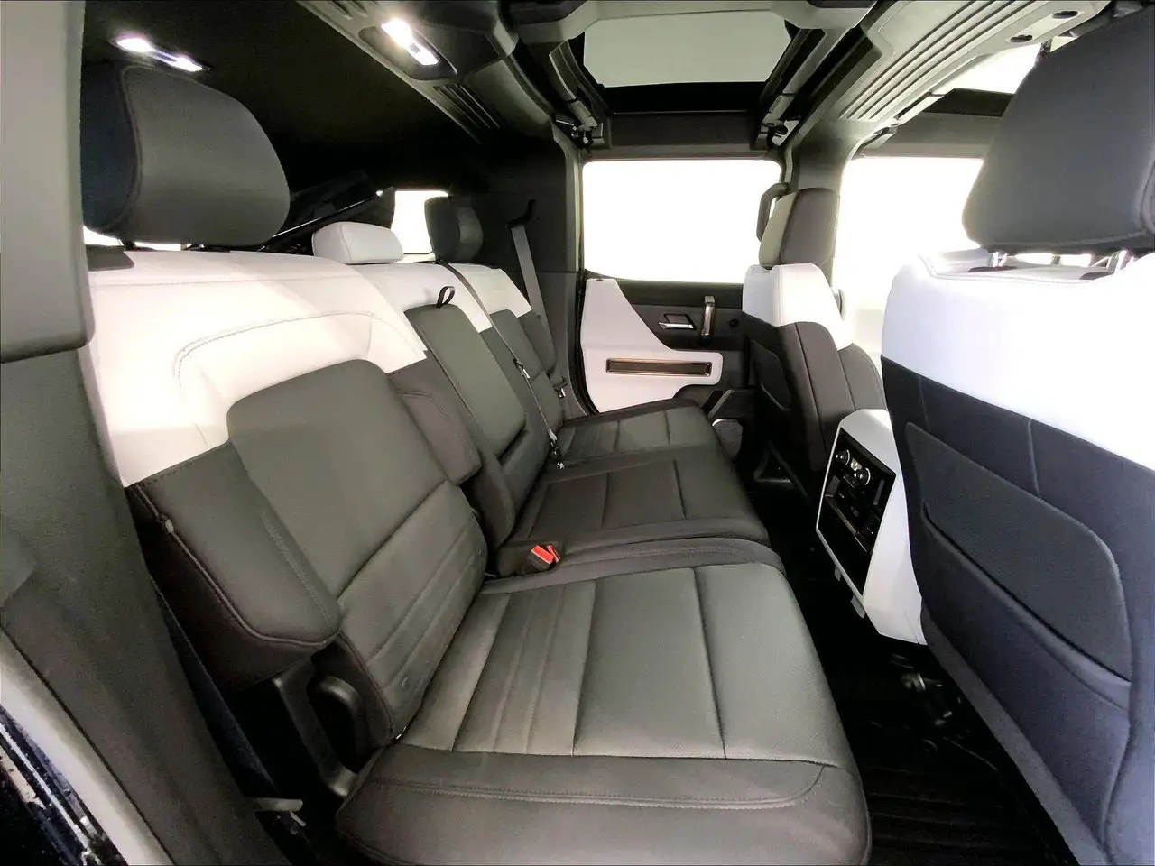 GMC HUMMER EV SUV снимка GMC HUMMER EV SUV
