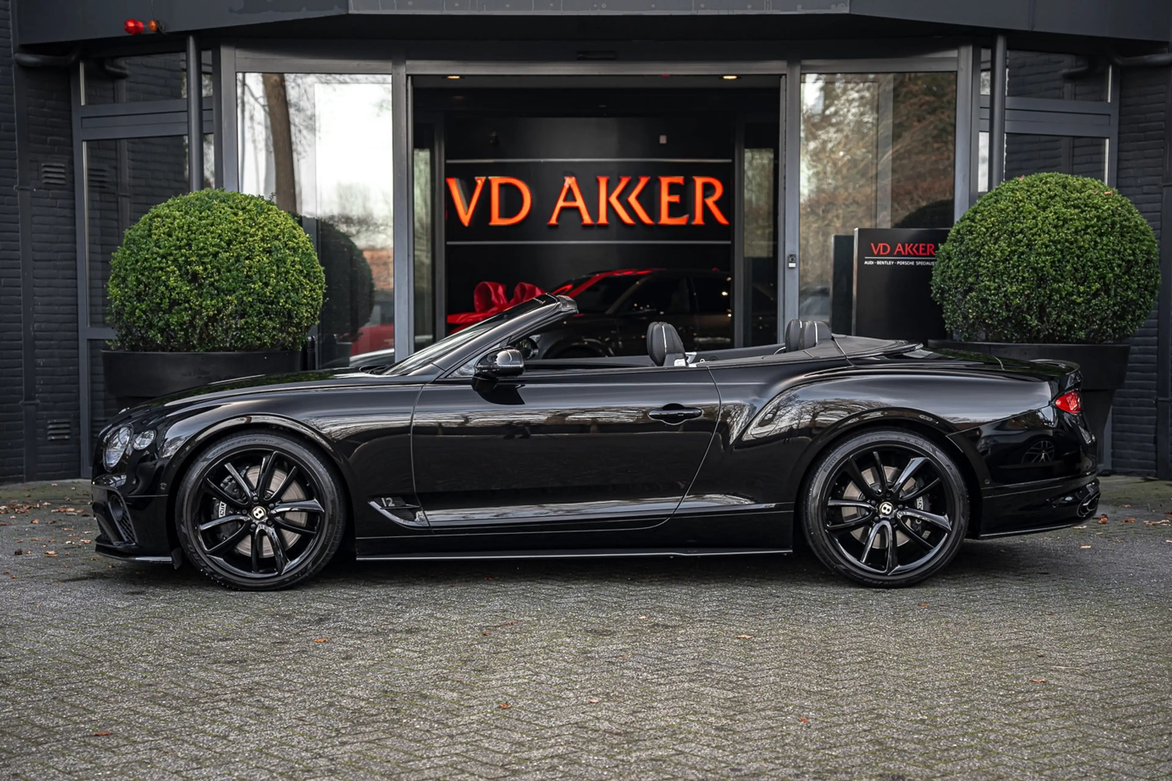 Bentley Continental GTC 6.0-W12 Mulliner | Centenary | Blackline | Massage — photo 6