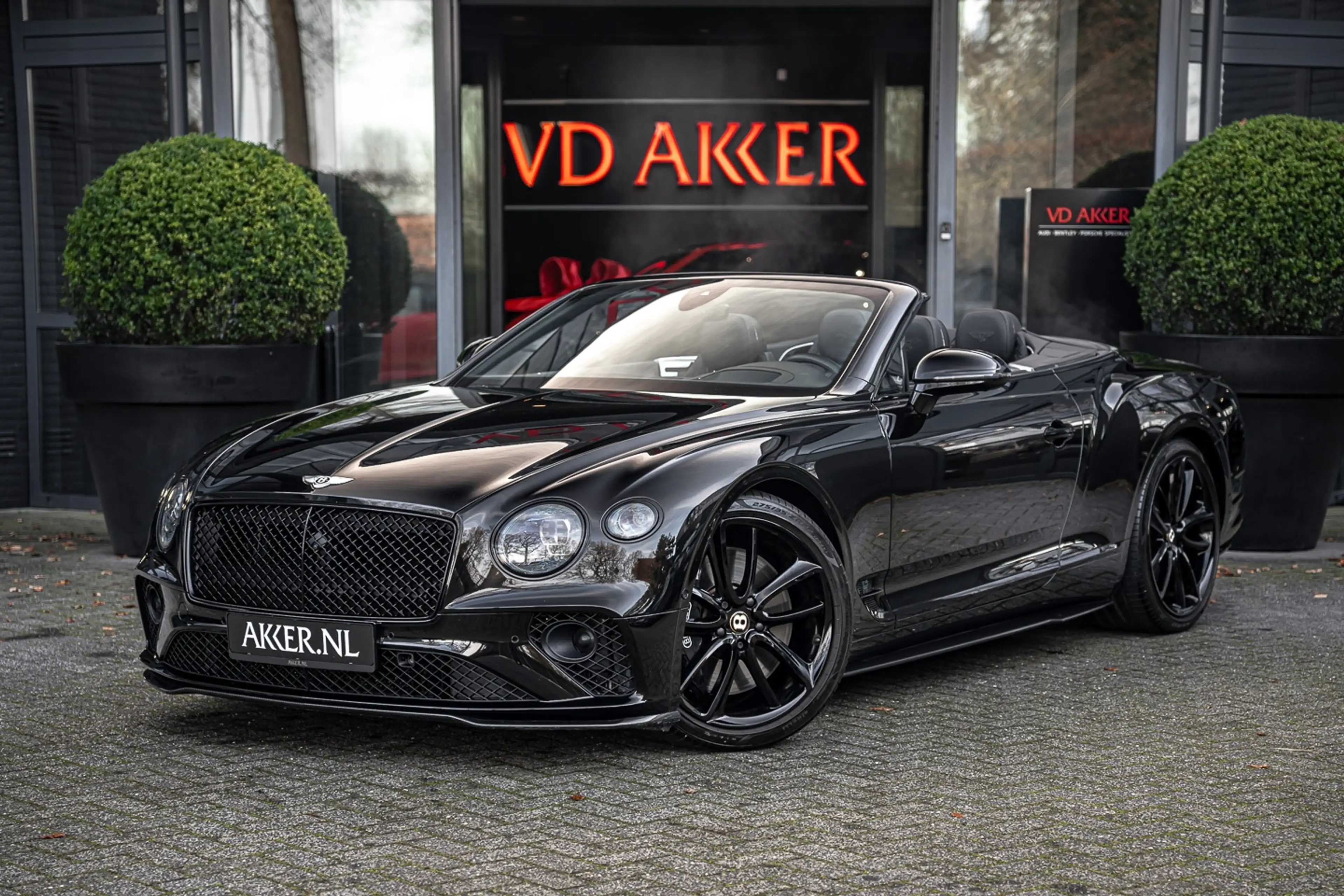 Bentley Continental GTC 6.0-W12 Mulliner | Centenary | Blackline | Massage