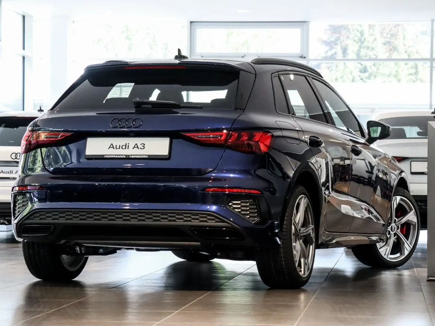Audi A3 45 TFSI e S-Line AHK Matrix Kamera Blau - 2