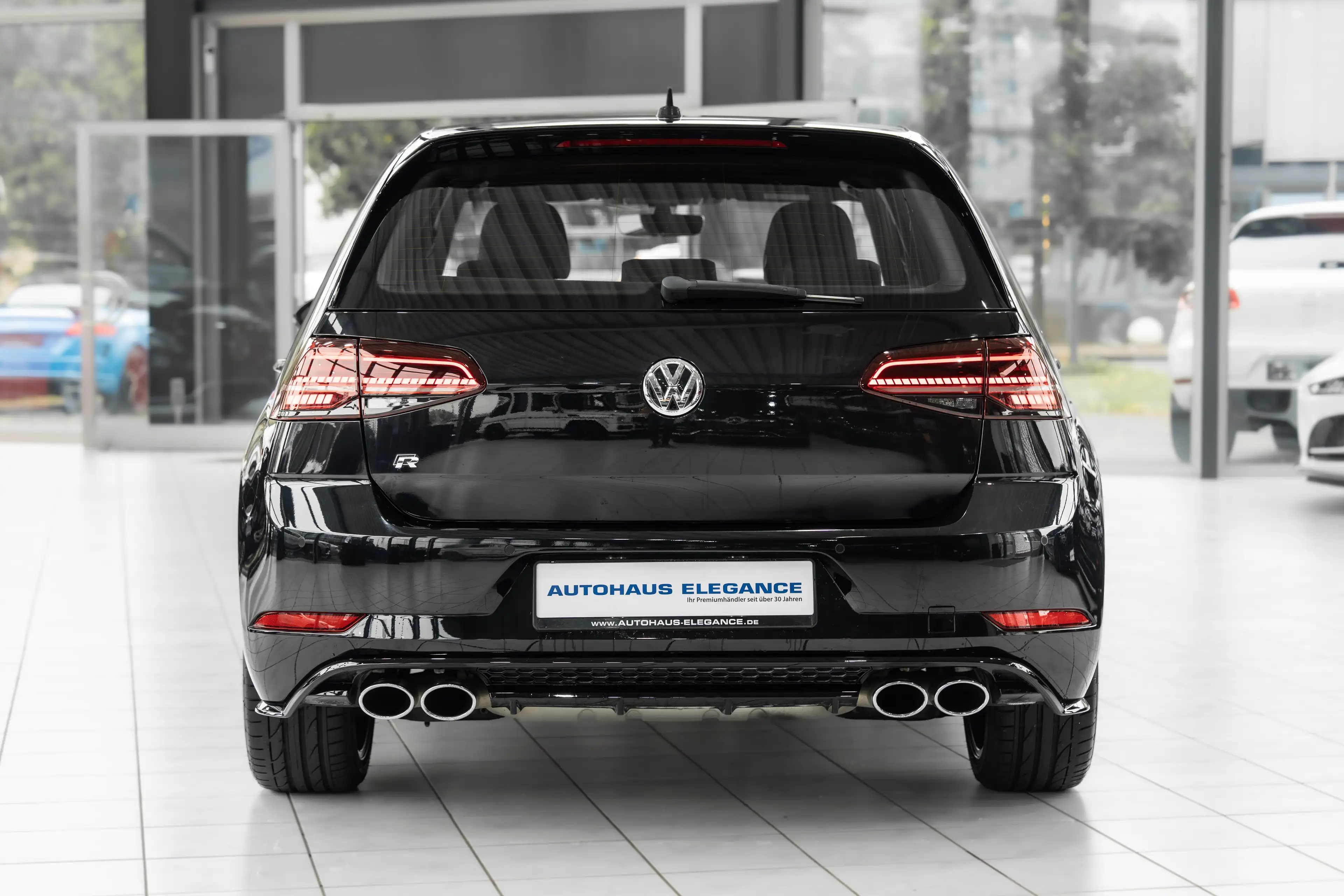 Volkswagen Golf R 4Motion*NAVI*LED*18"LM*1.HAND* — photo 6