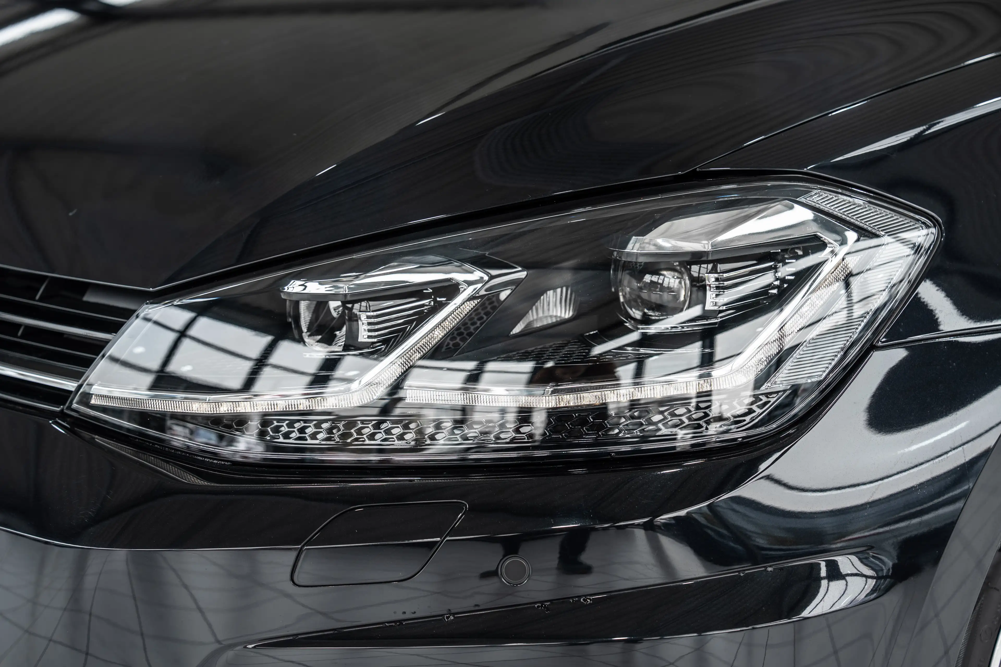 Volkswagen Golf R 4Motion*NAVI*LED*18"LM*1.HAND* — photo 12