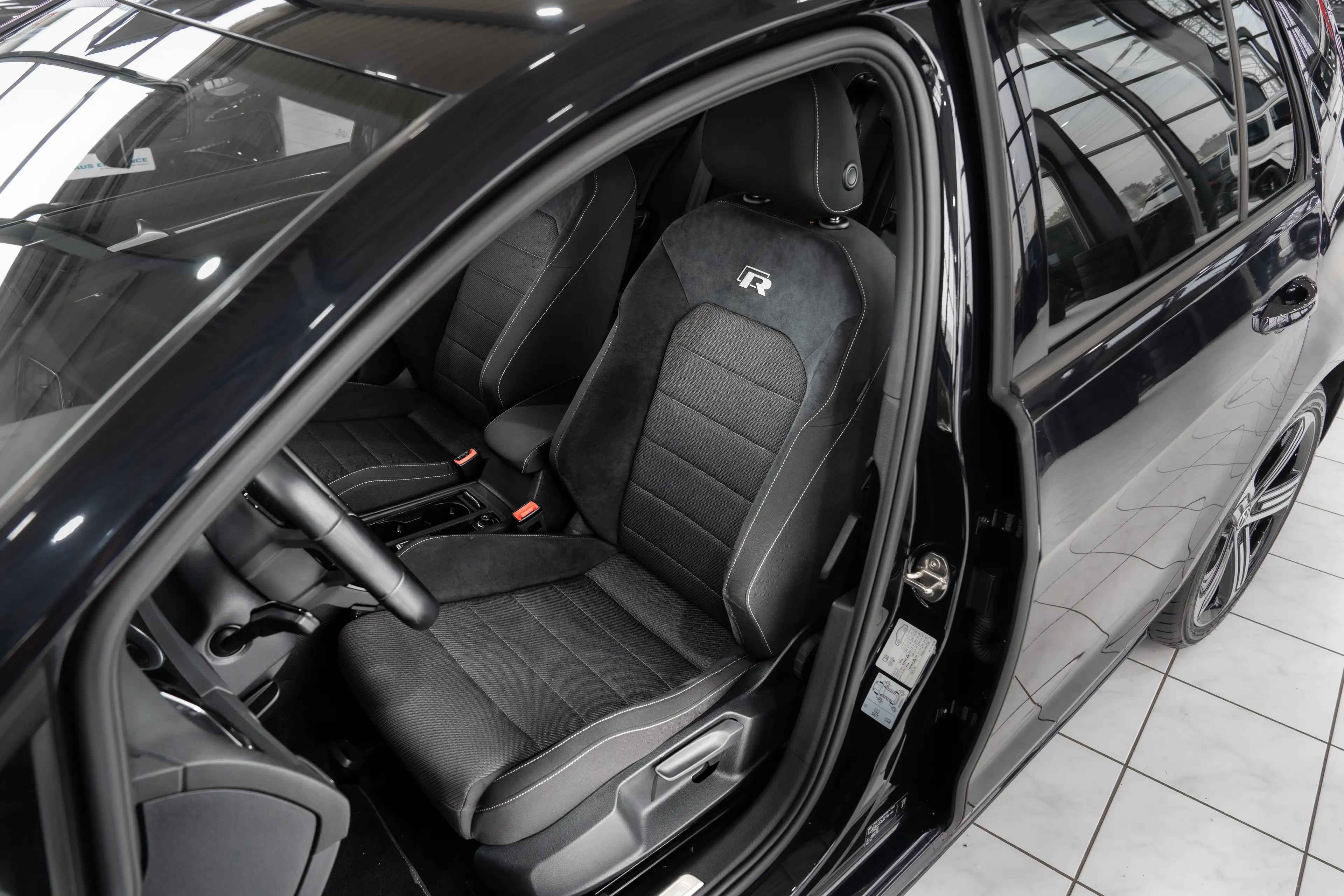 Volkswagen Golf R 4Motion*NAVI*LED*18"LM*1.HAND* — photo 15