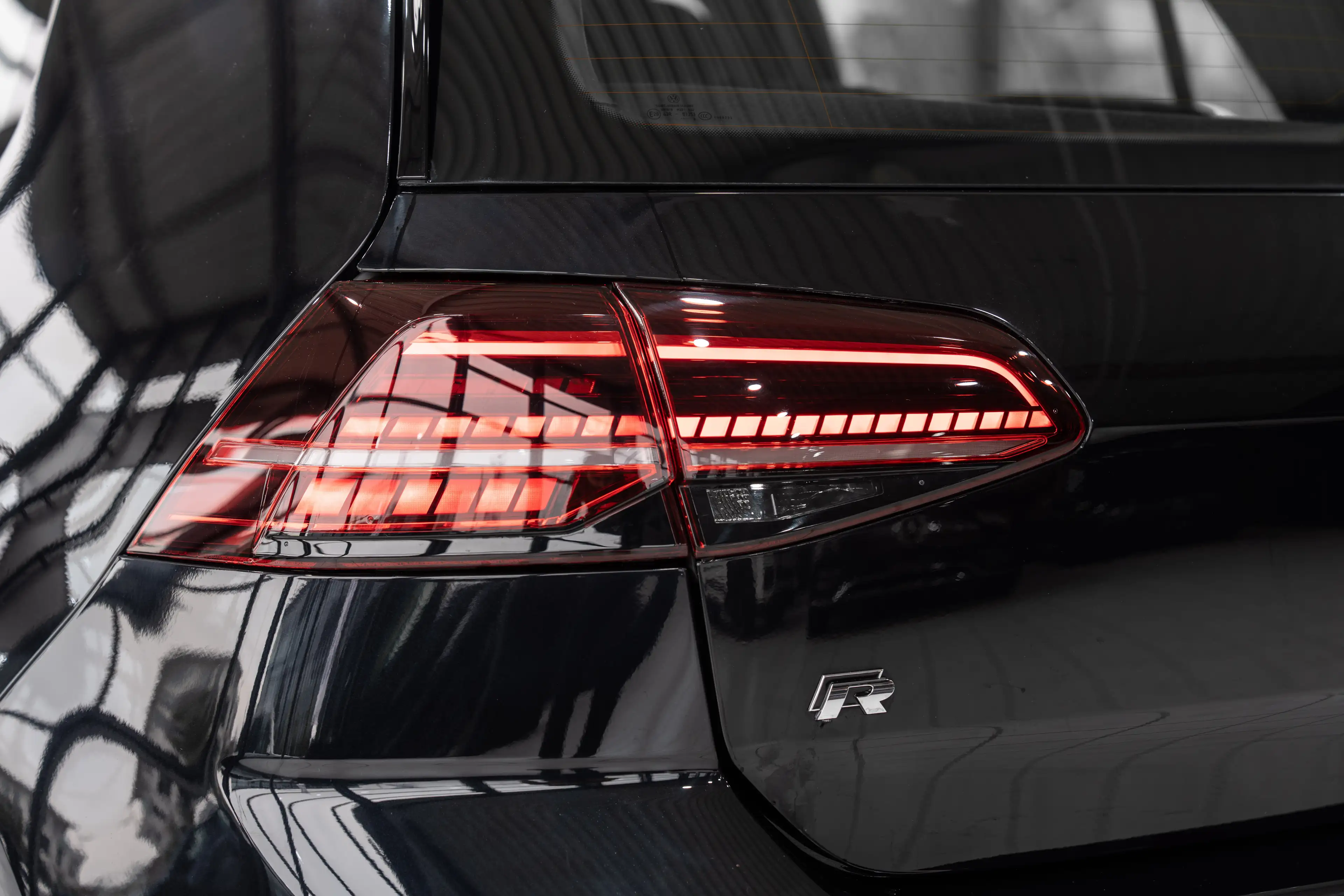 Volkswagen Golf R 4Motion*NAVI*LED*18"LM*1.HAND* — photo 13
