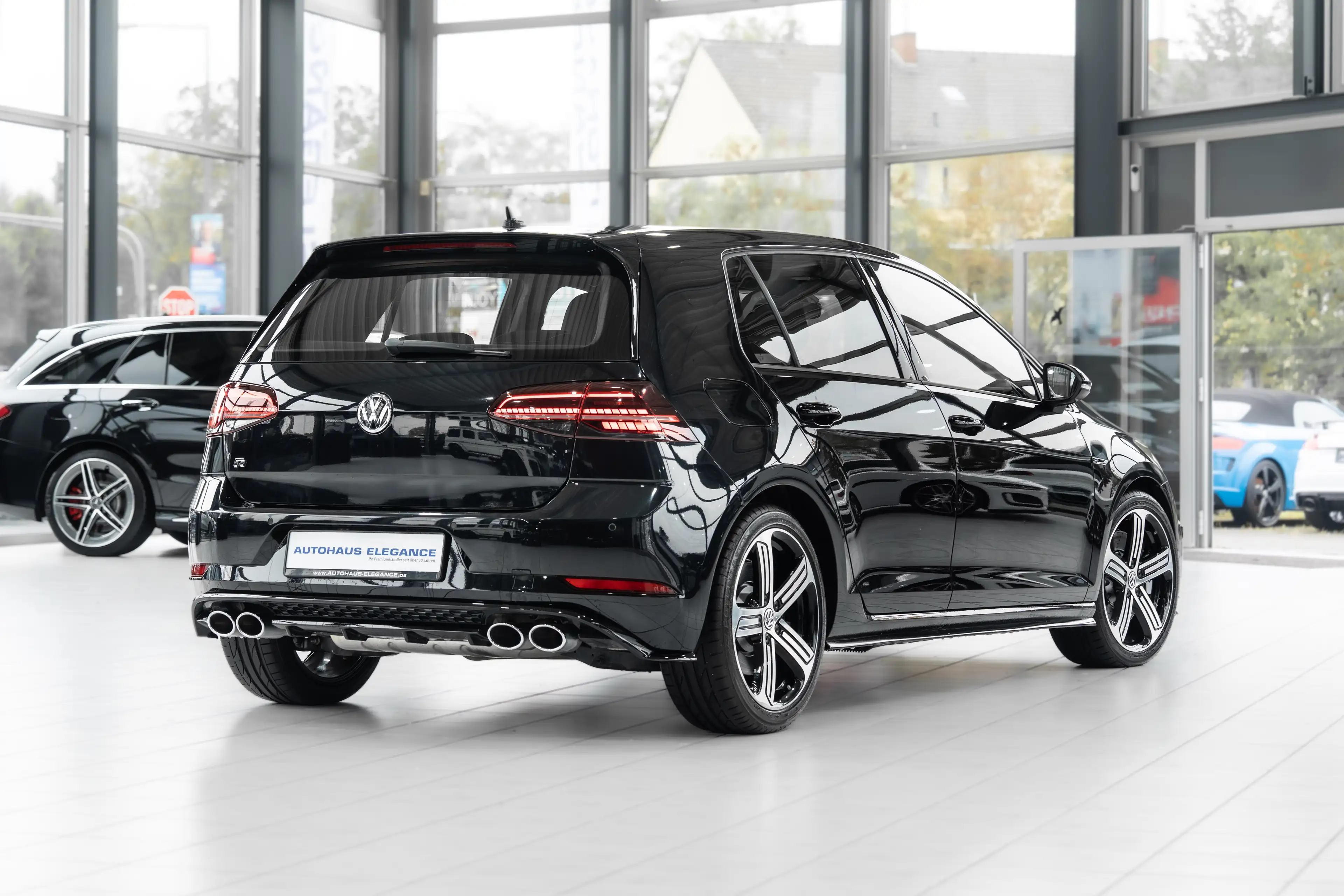 Volkswagen Golf R 4Motion*NAVI*LED*18"LM*1.HAND* — photo 4