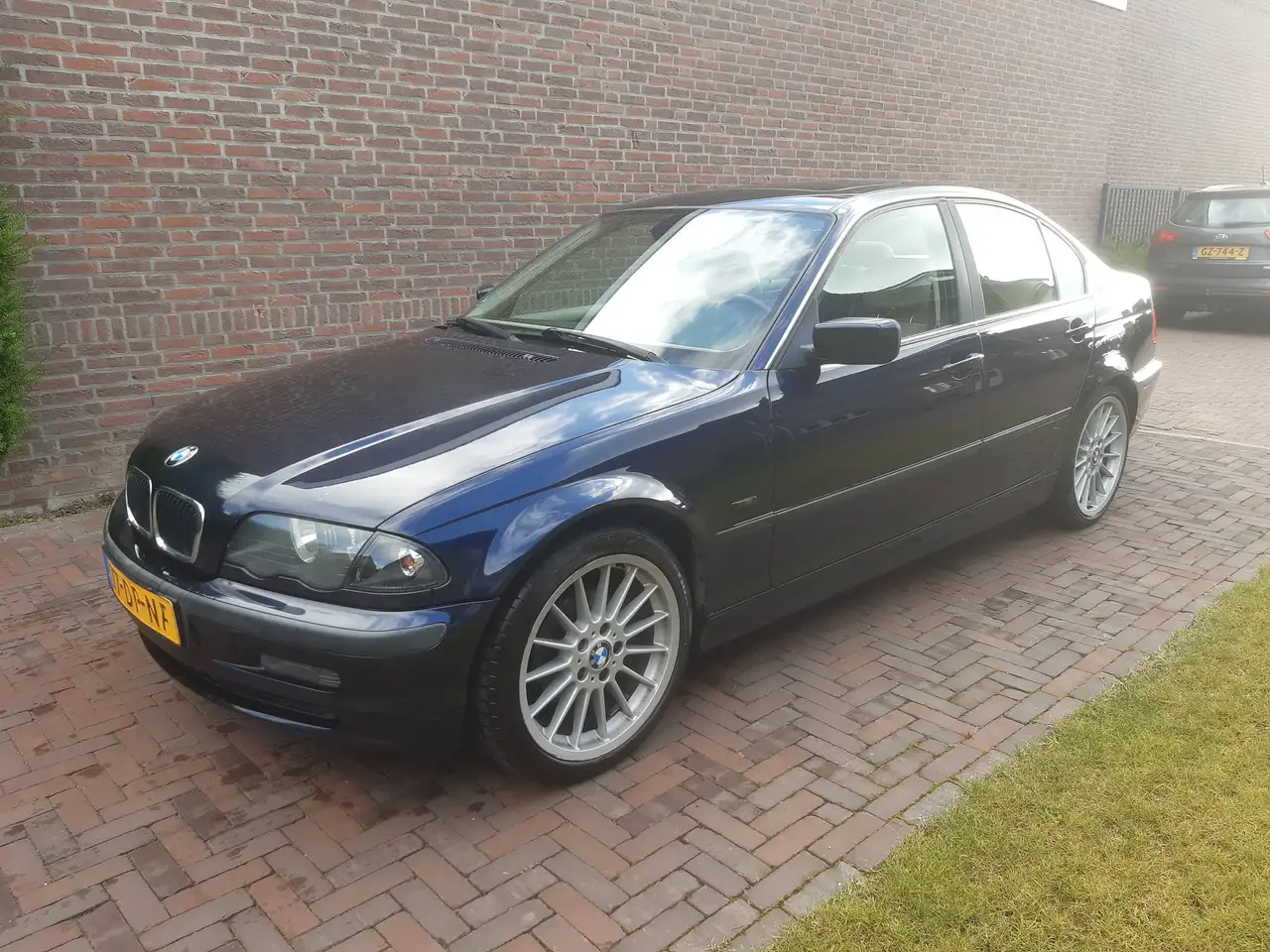 BMW 323, foto 1