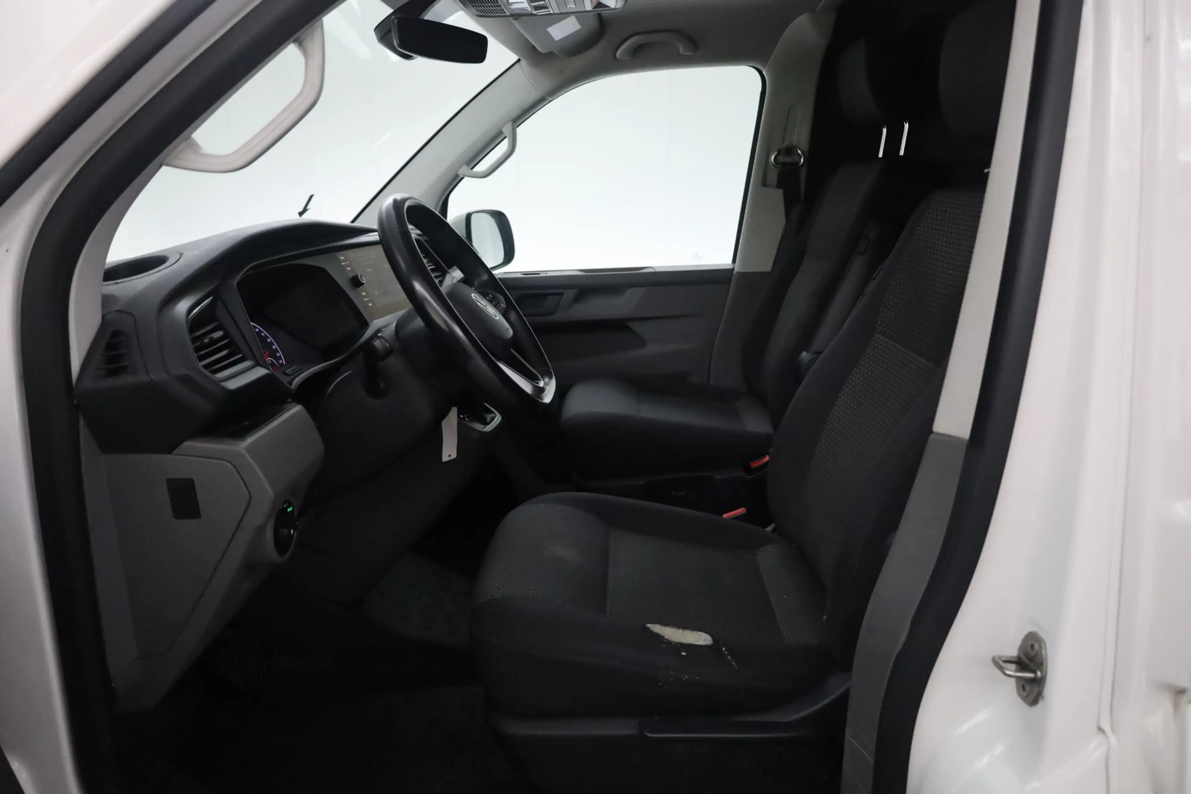 Volkswagen T6.1 Transporter 2.0 TDI DSG 110kW L1H1 -Ex BTW- — photo 6