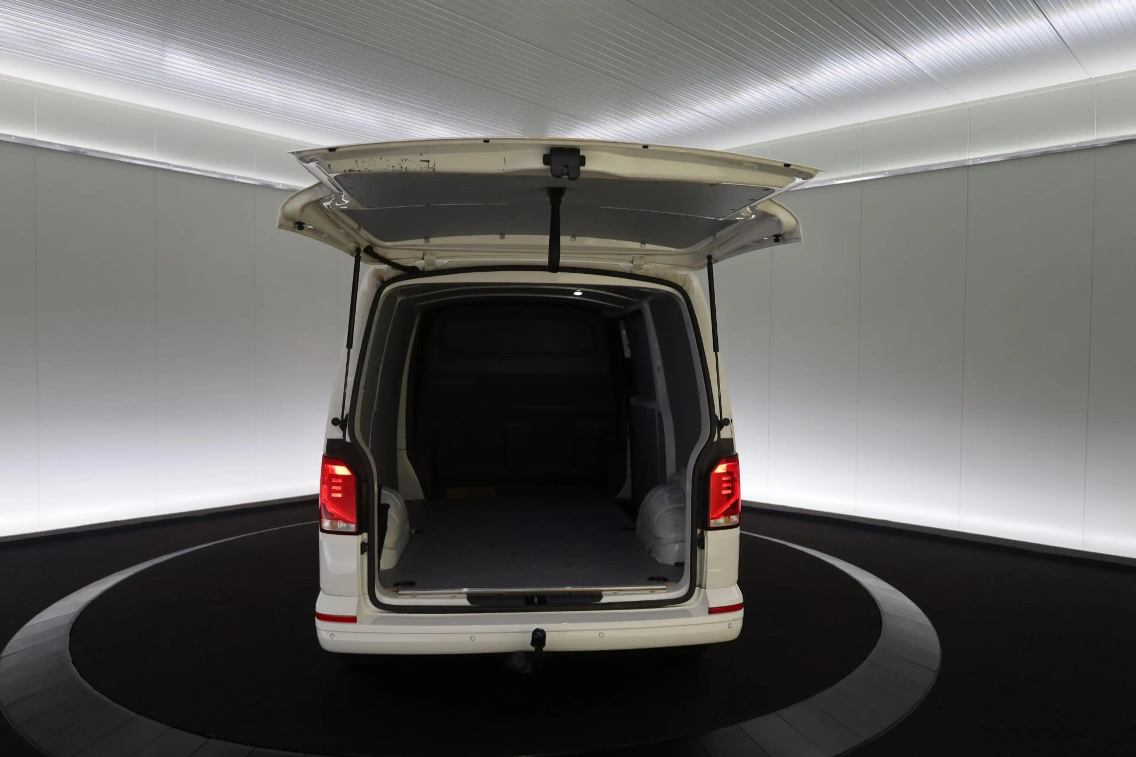 Volkswagen T6.1 Transporter 2.0 TDI DSG 110kW L1H1 -Ex BTW- — photo 10