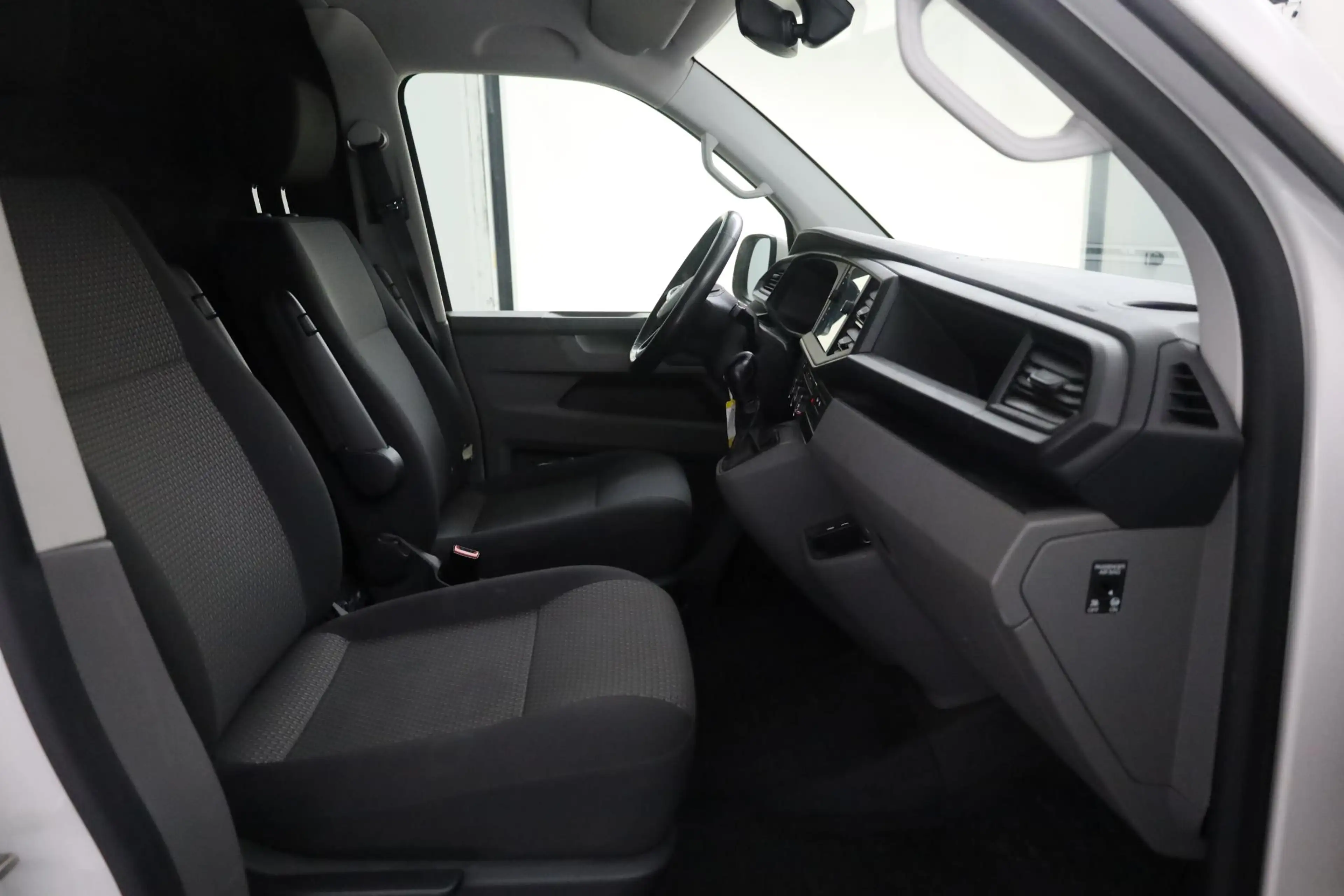 Volkswagen T6.1 Transporter 2.0 TDI DSG 110kW L1H1 -Ex BTW- — photo 8
