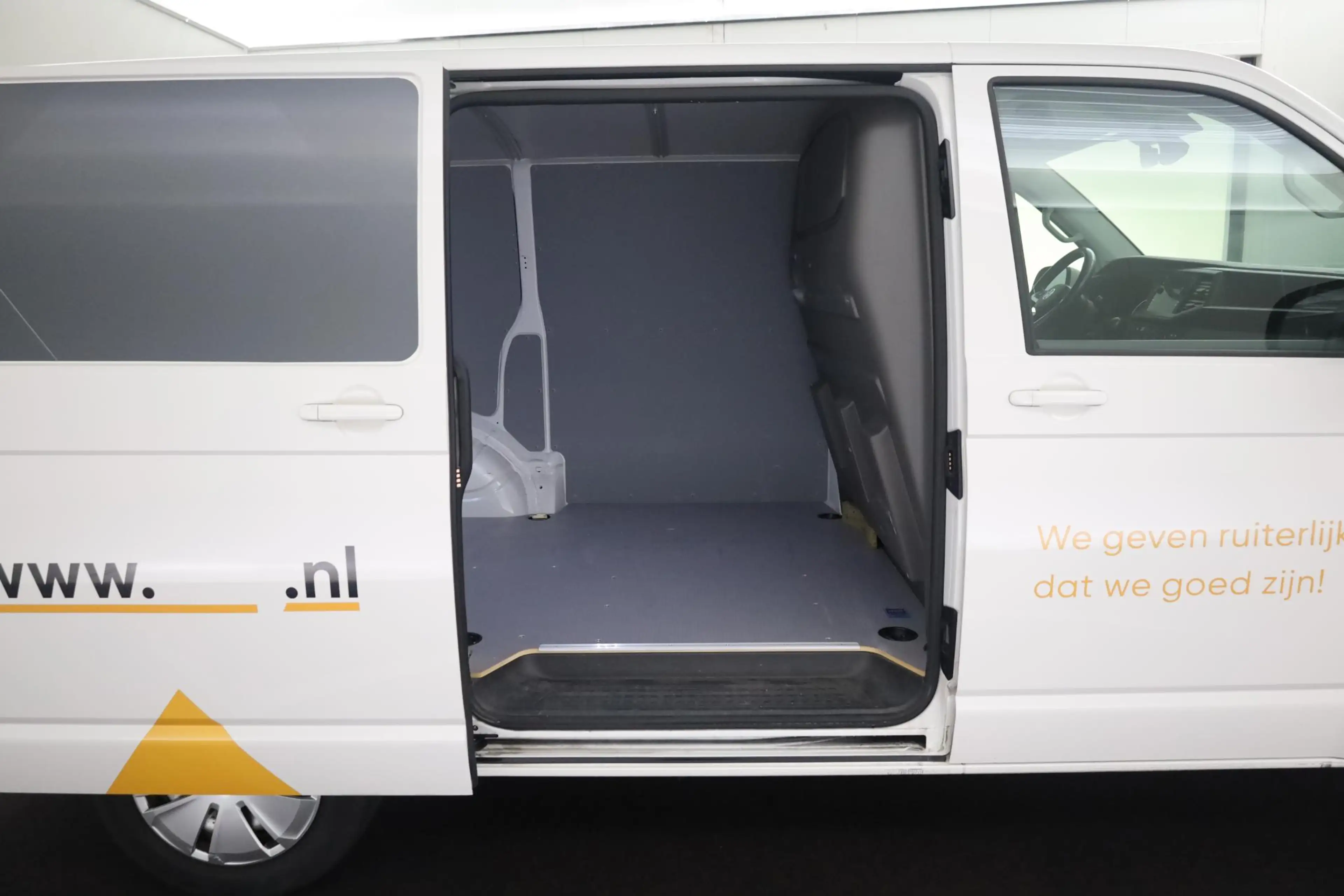 Volkswagen T6.1 Transporter 2.0 TDI DSG 110kW L1H1 -Ex BTW- — photo 9