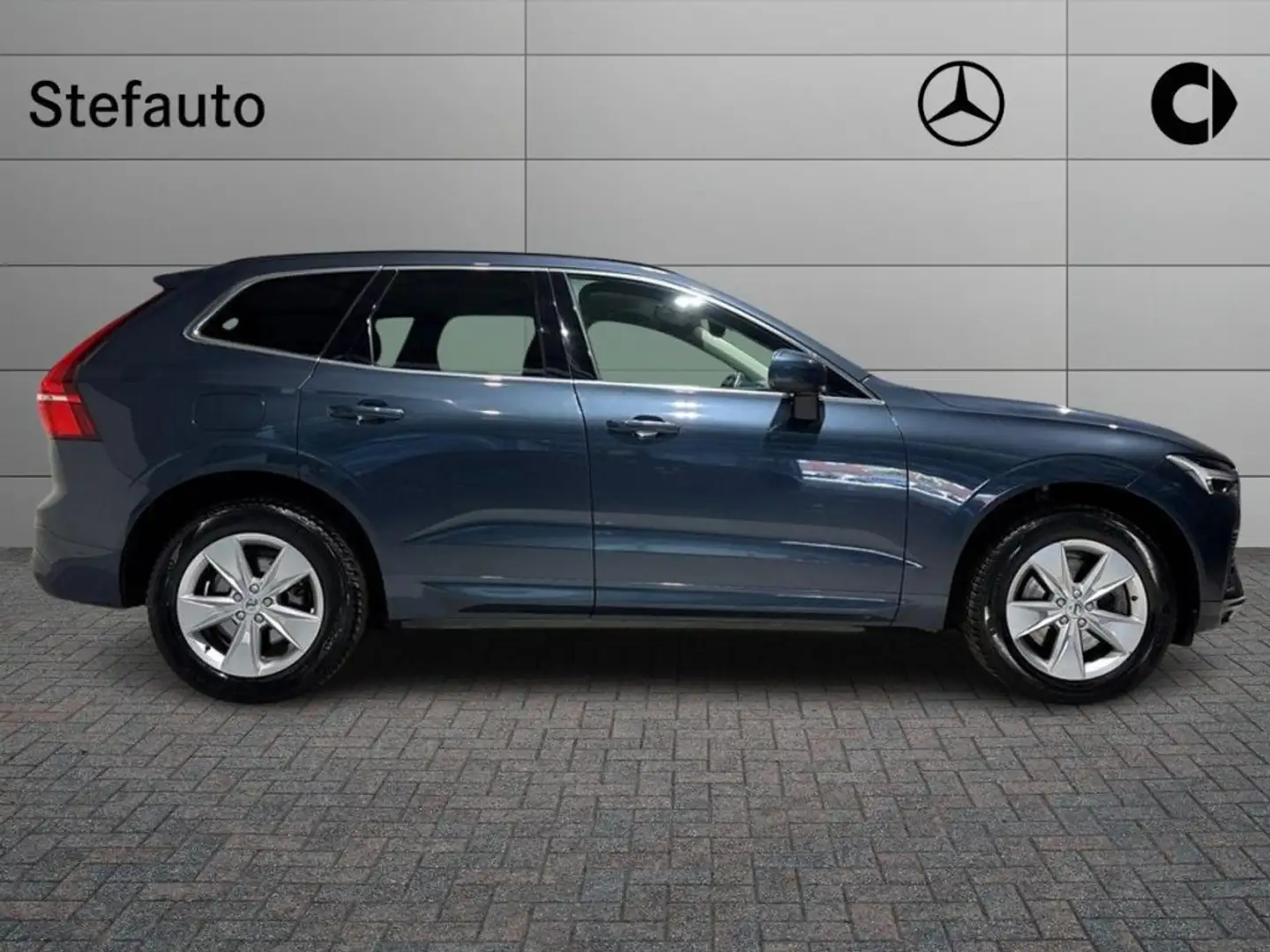 Volvo XC60 B4 (d) AWD Geartronic Momentum Blu/Azzurro - 2