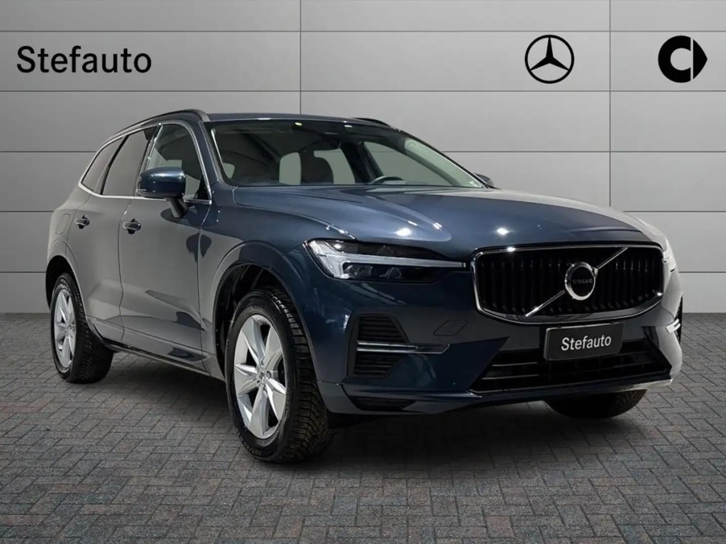 Volvo XC60 B4 (d) AWD Geartronic Momentum Blu/Azzurro - 1