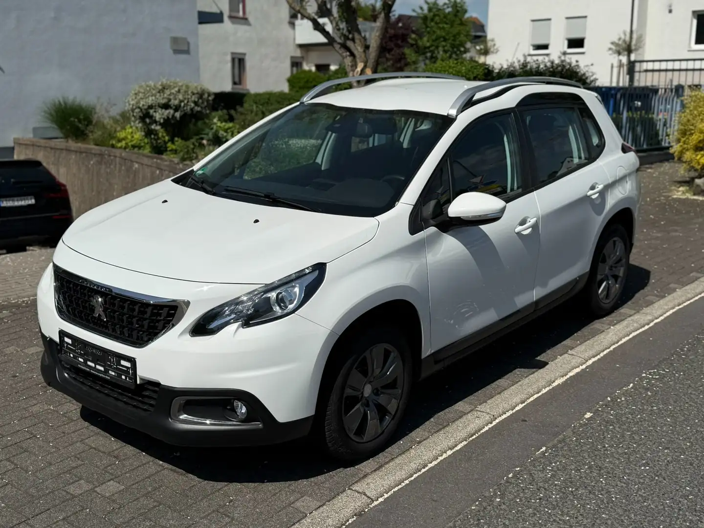 Peugeot 2008 Active/1.HAND/TÜV-01.2026/NAVI/GARANTIE Bianco - 2