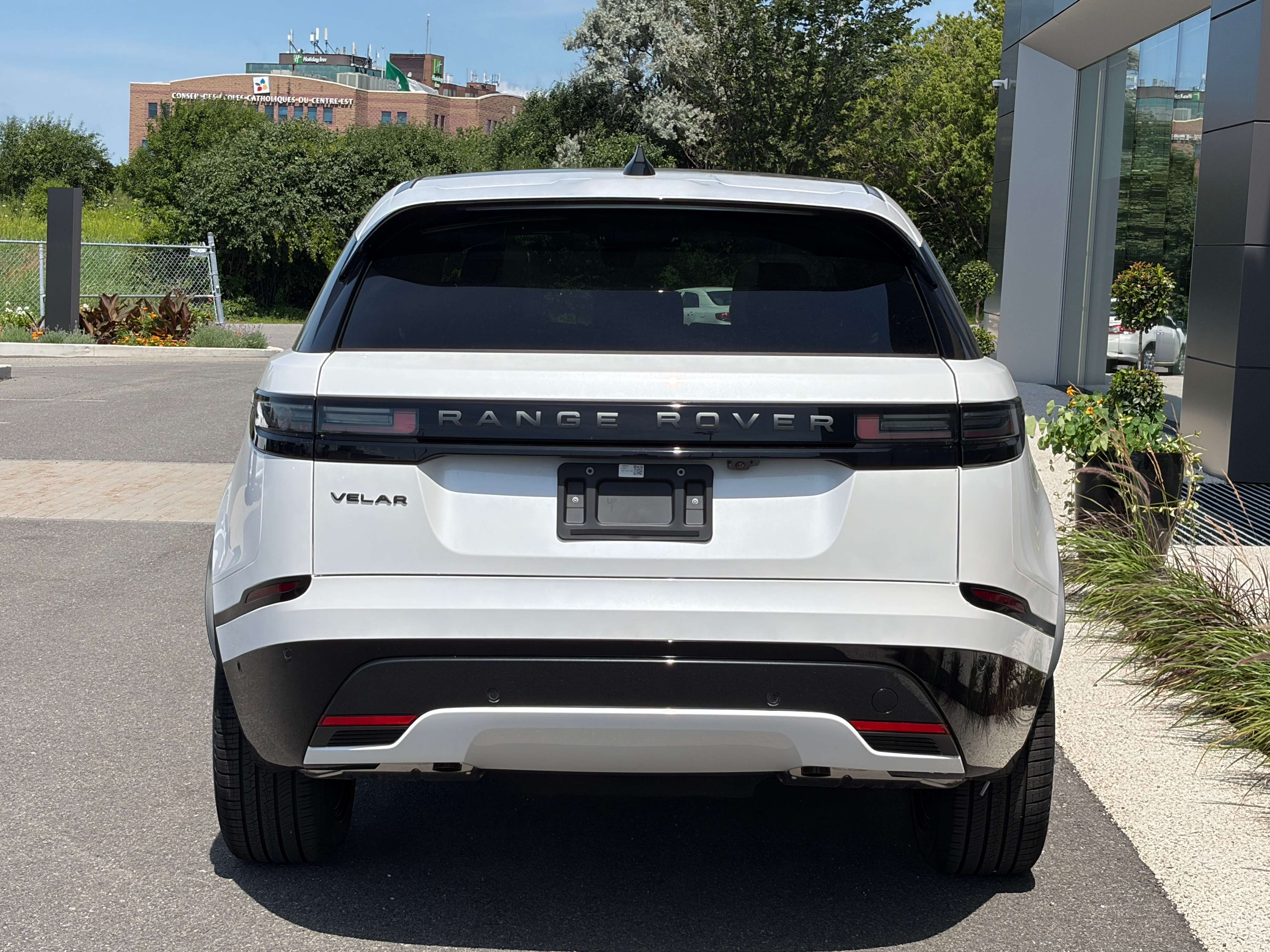 2026 Land Rover Range Rover Velar P250 Belgravia Edition — снимка 1
