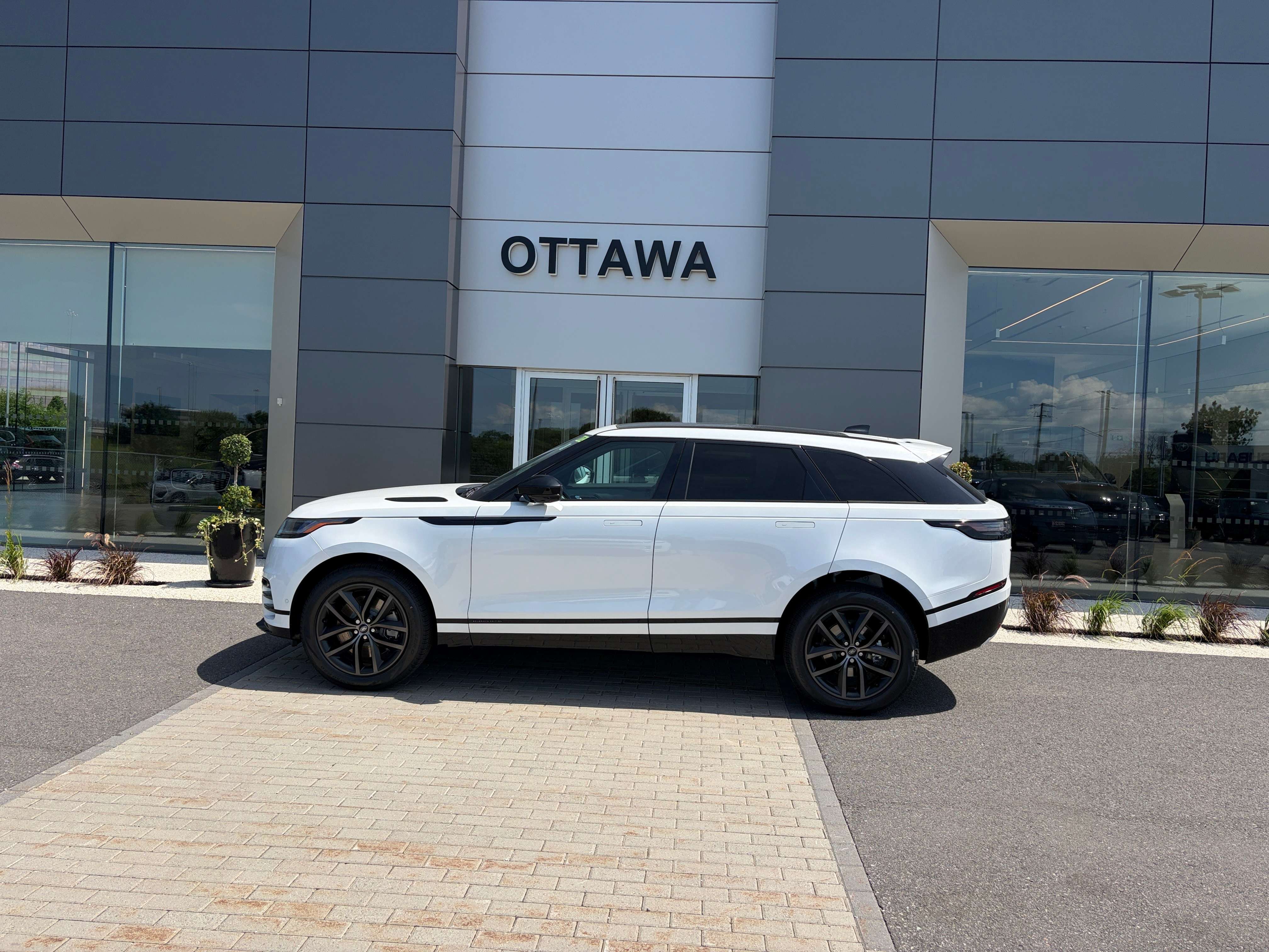 2026 Land Rover Range Rover Velar P250 Belgravia Edition — снимка 1