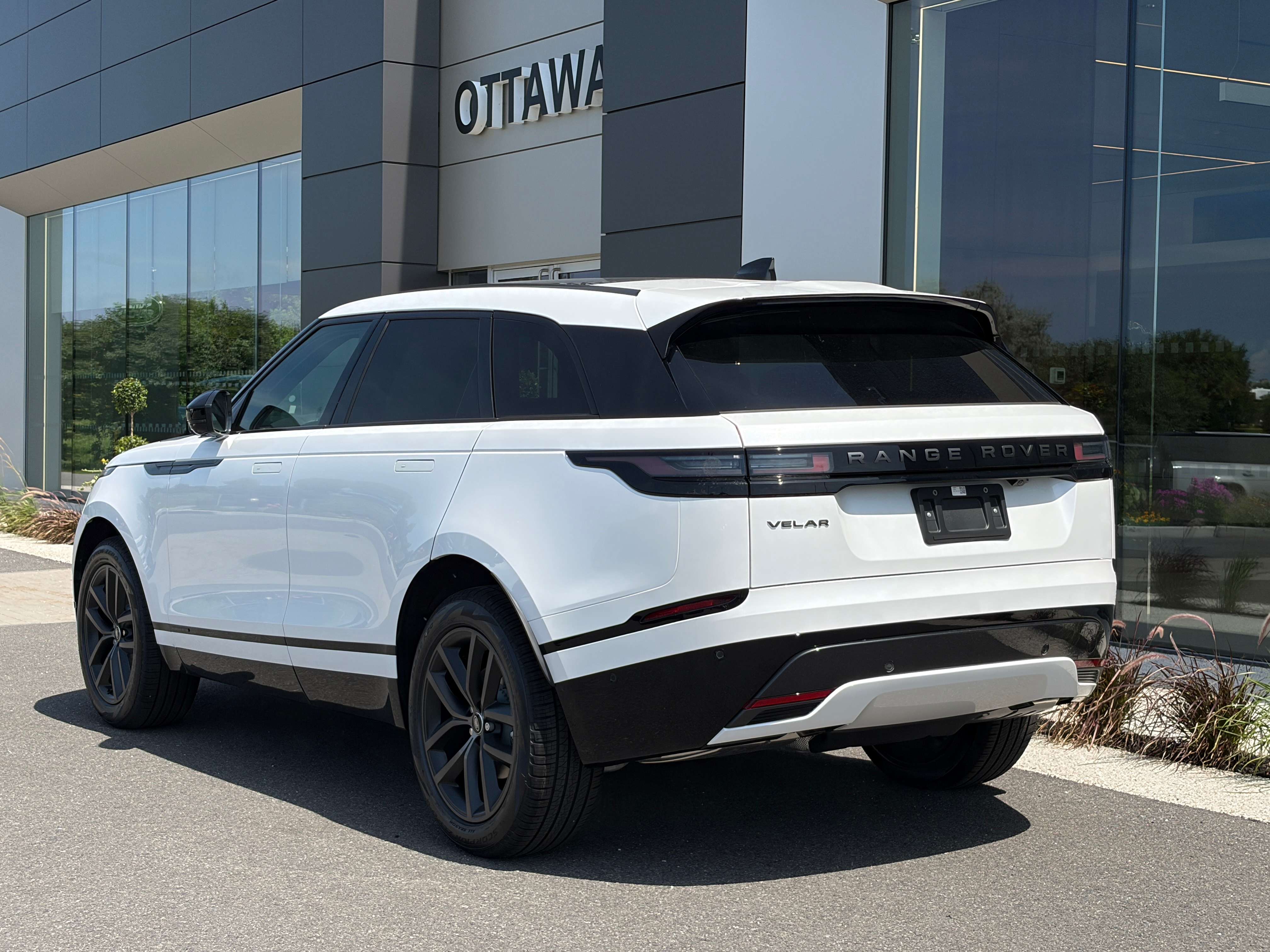 2026 Land Rover Range Rover Velar P250 Belgravia Edition — снимка 1