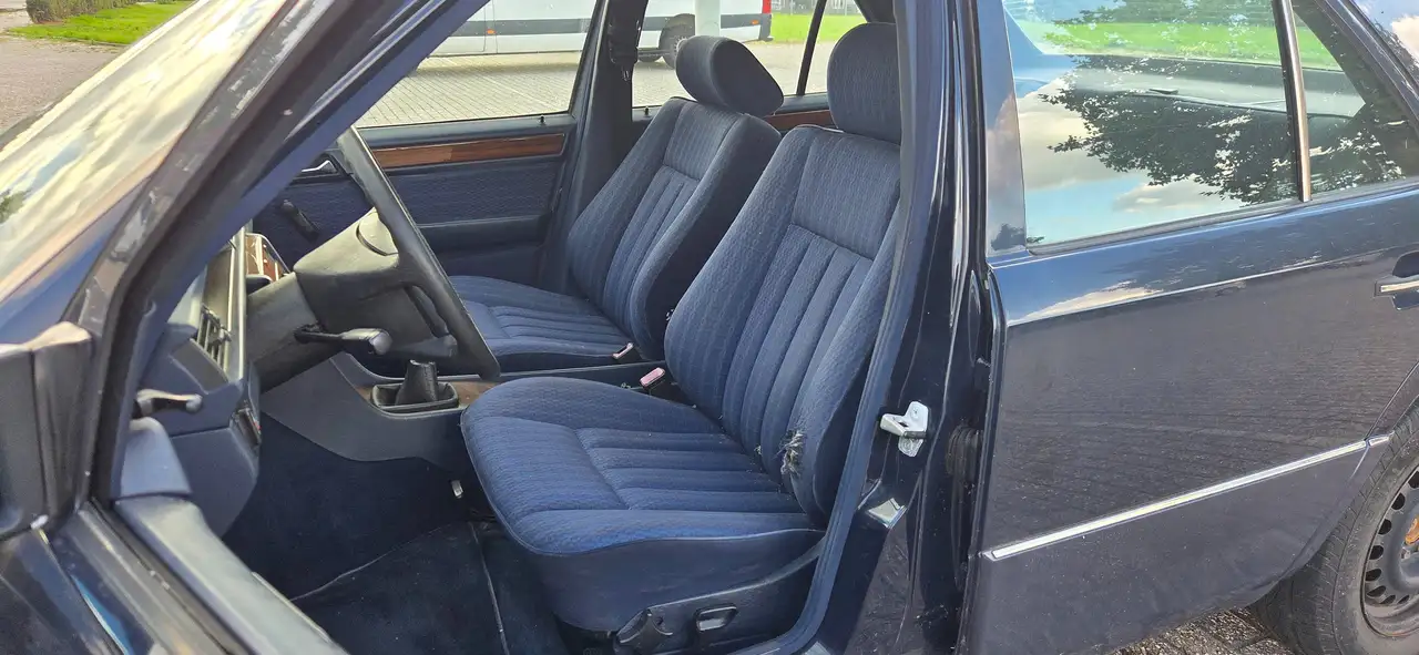 Mercedes-Benz E 230, foto 6