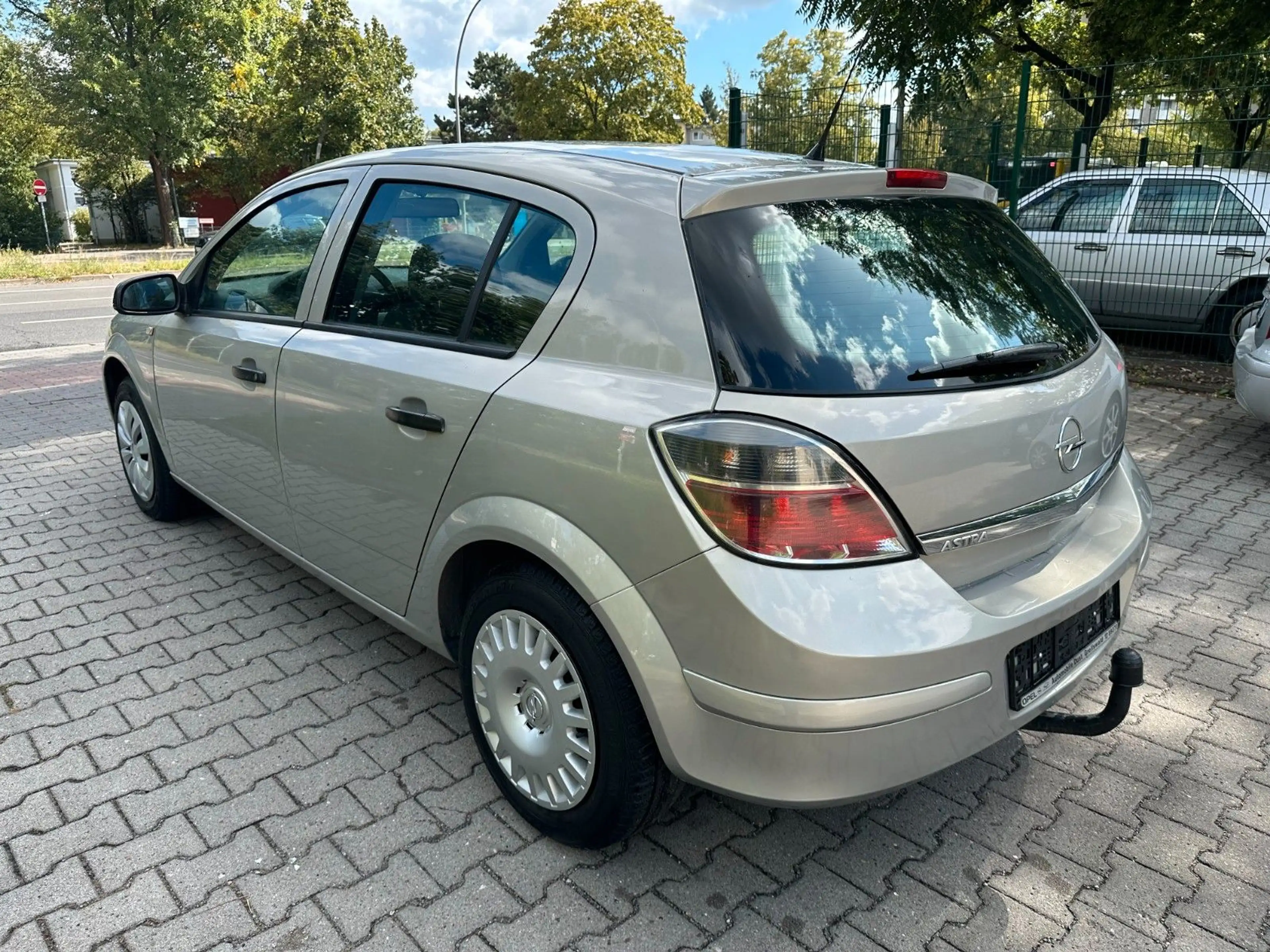 Opel Astra H Lim. Basis erst 40Tkm-1.Hand-AHK — photo 6