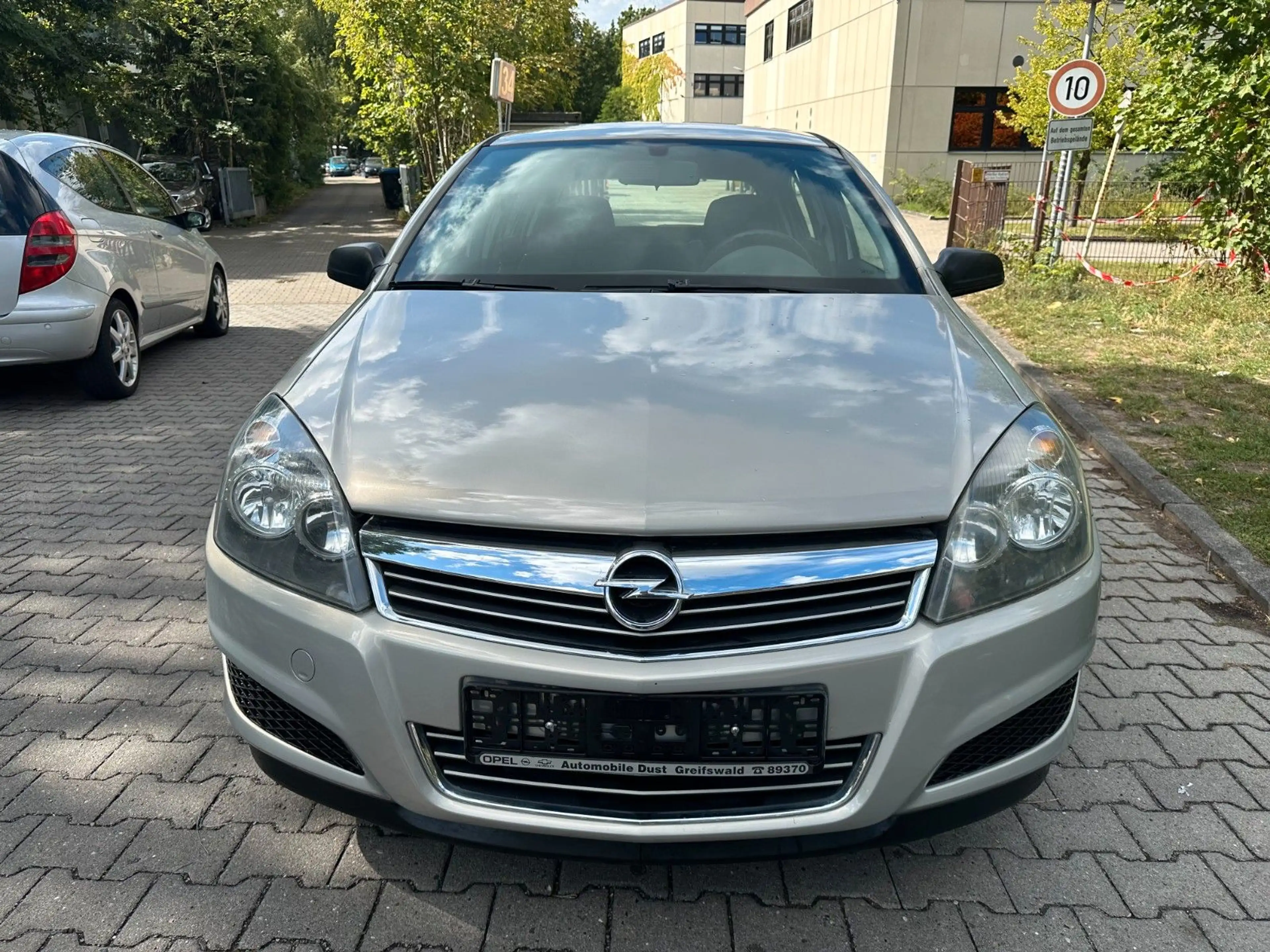 Opel Astra H Lim. Basis erst 40Tkm-1.Hand-AHK — photo 2