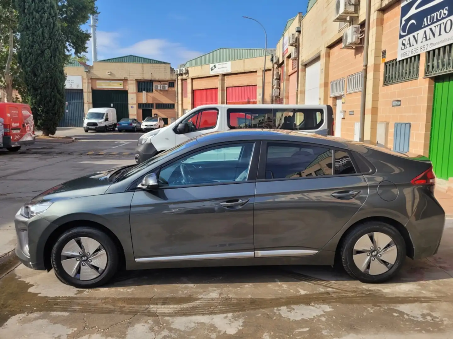 Hyundai IONIQ HEV 1.6 GDI Klass Gris - 2