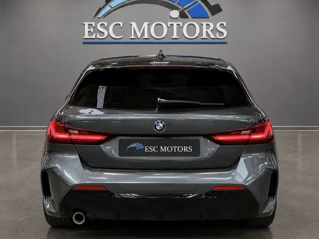 BMW 1 Series view 2