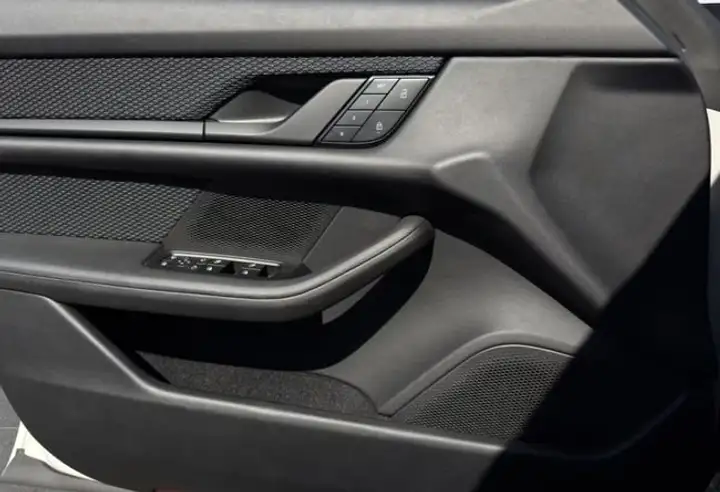 Porsche Taycan 2023, foto 12