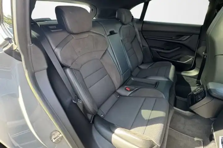 Porsche Taycan 2023, foto 19
