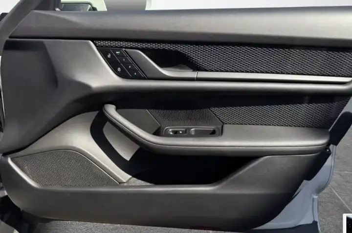 Porsche Taycan 2023, foto 17
