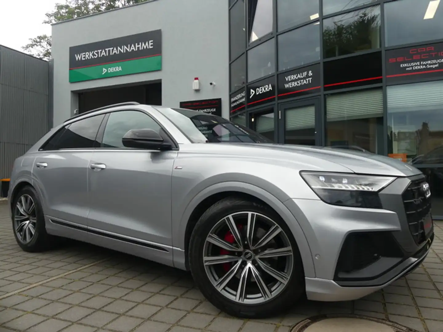 Audi Q8 50 TDI Quattro S Line PANO/MATRIX/AHK/STHZ/AIR Silber - 1