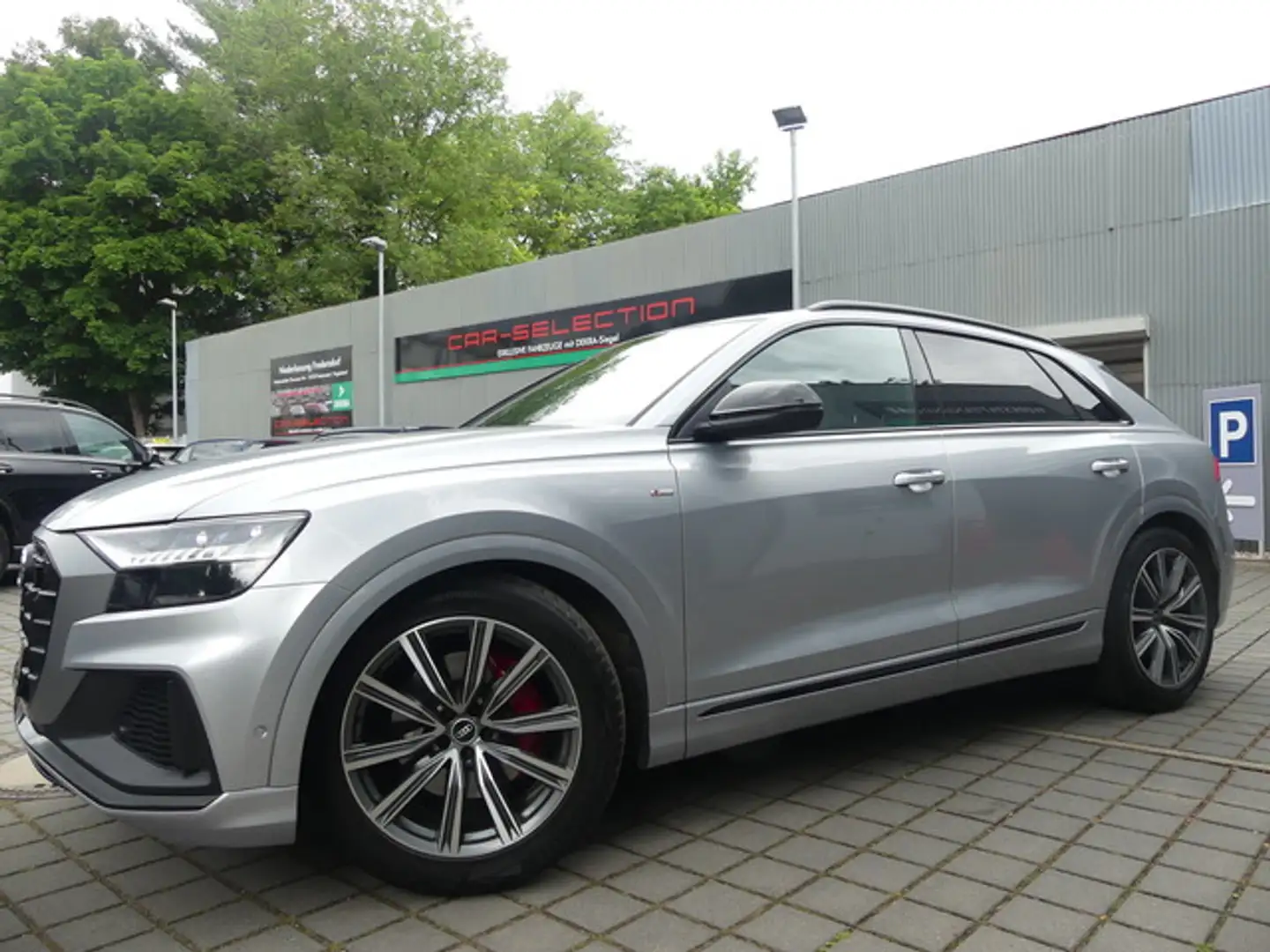 Audi Q8 50 TDI Quattro S Line PANO/MATRIX/AHK/STHZ/AIR Argent - 2