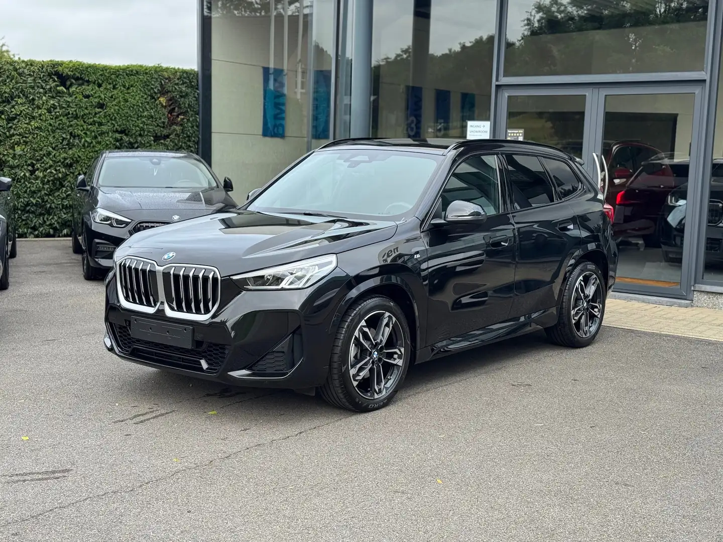 BMW X1 sDrive18i M Sport / PANODAK / TREKHAAK / DODE HOEK Noir - 2