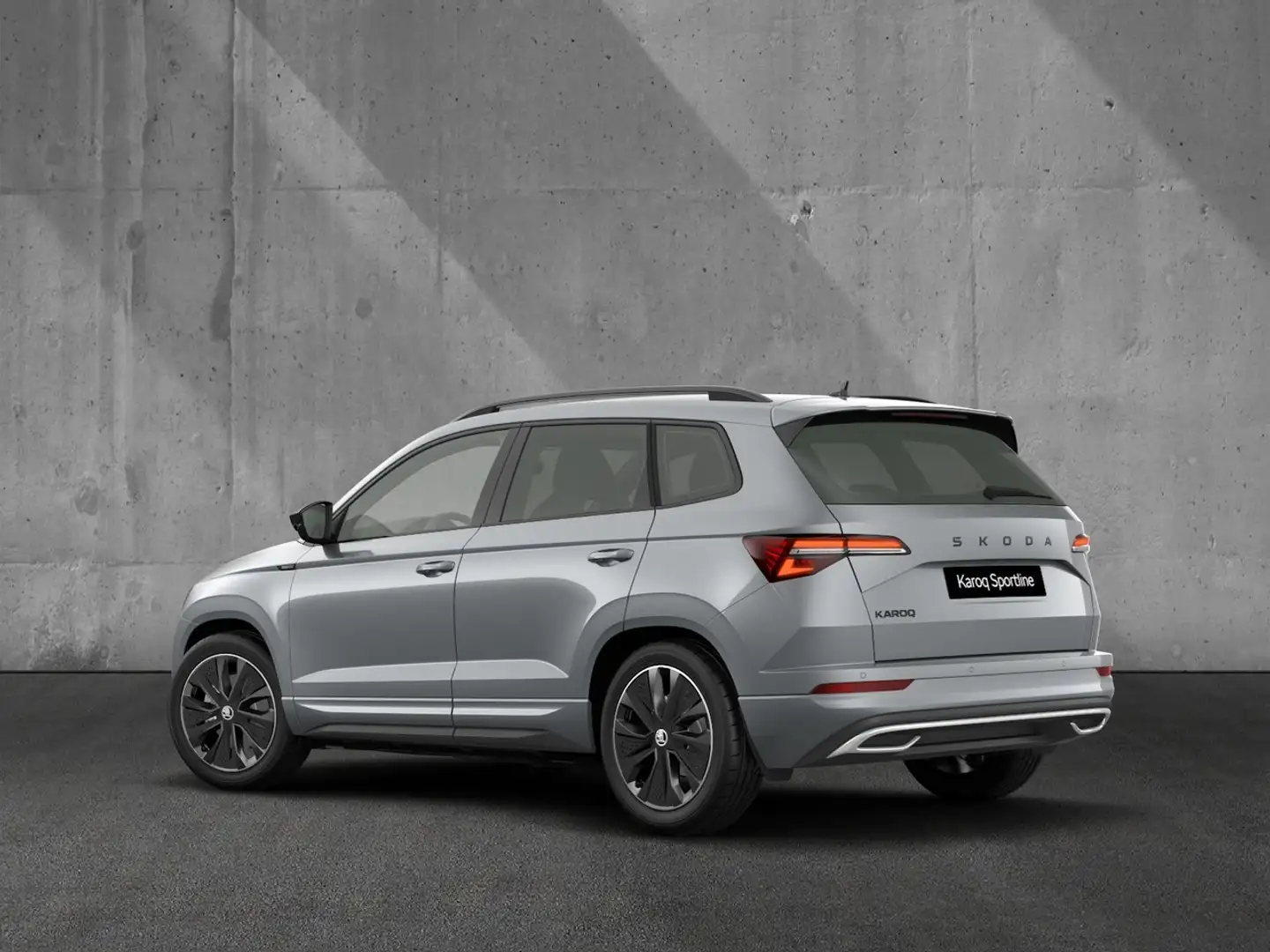 Skoda Karoq 1.5 TSI DSG SPORTLINE *AHK*NAVI*ACC*R.KAM* Klima Plateado - 2