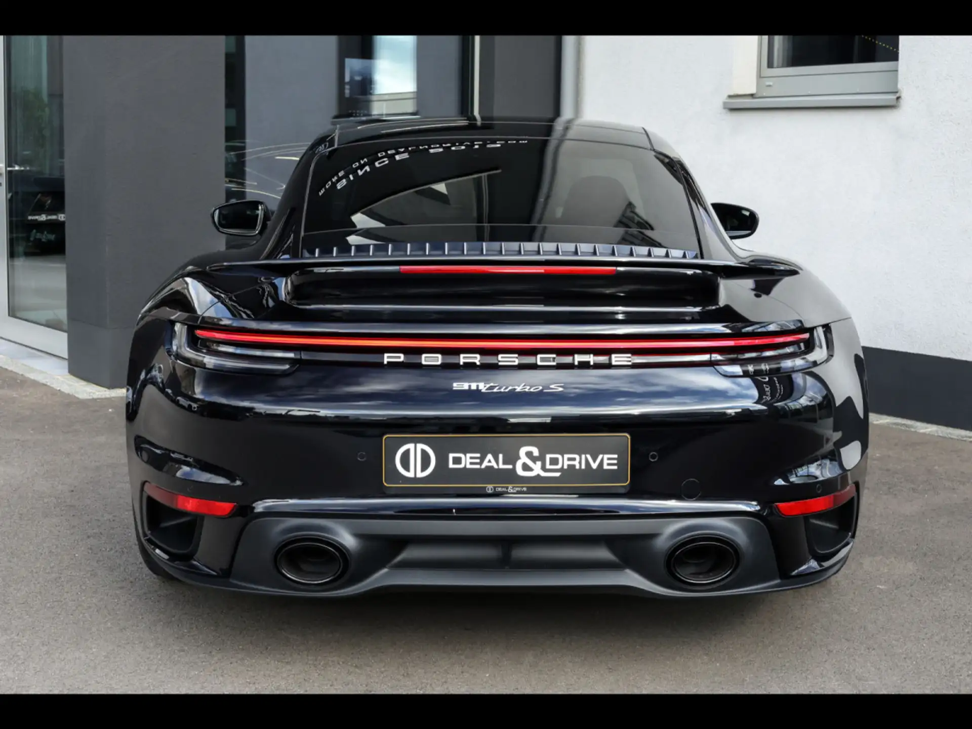 포르쉐 911 Turbo S Coupe 2024 검정 사진 4