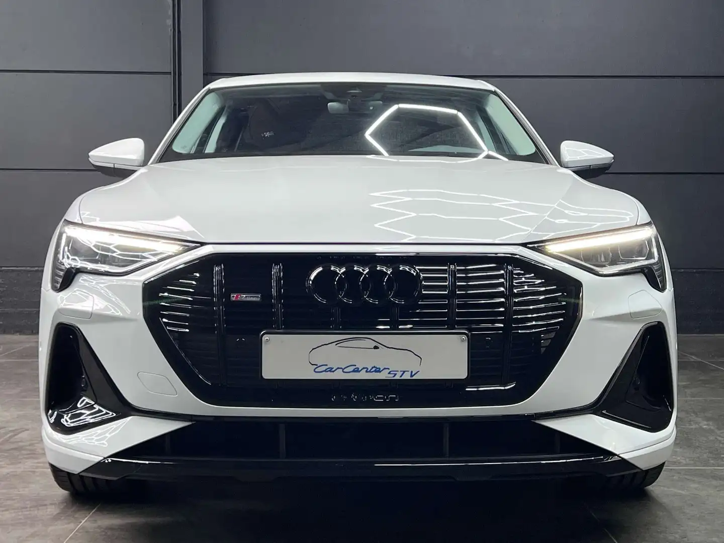 Audi e-tron 55 Quattro 95 kWh / S Line / 17000 km / 2023 Blanc - 2