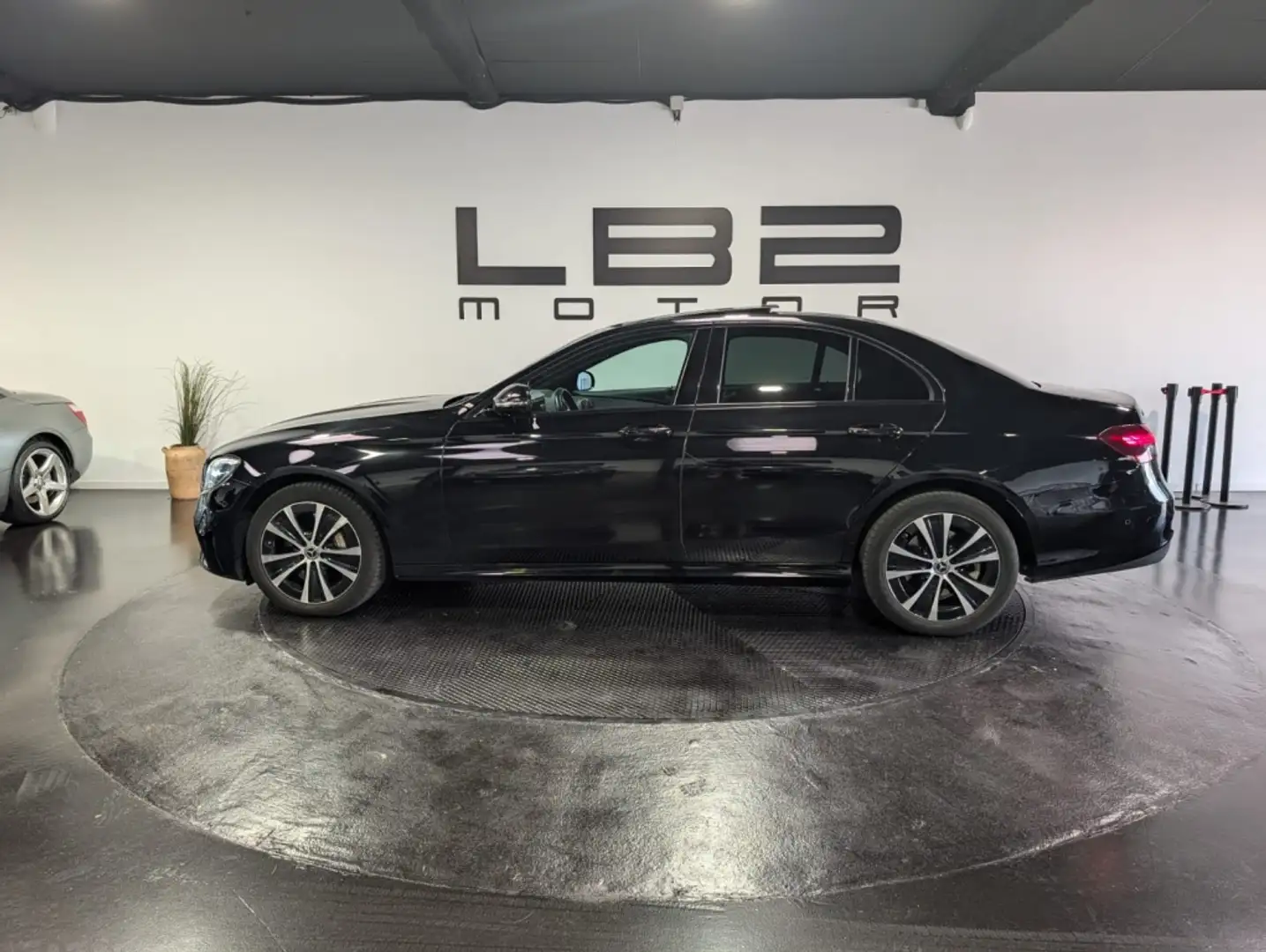 Mercedes-Benz E 300 de Negro - 2