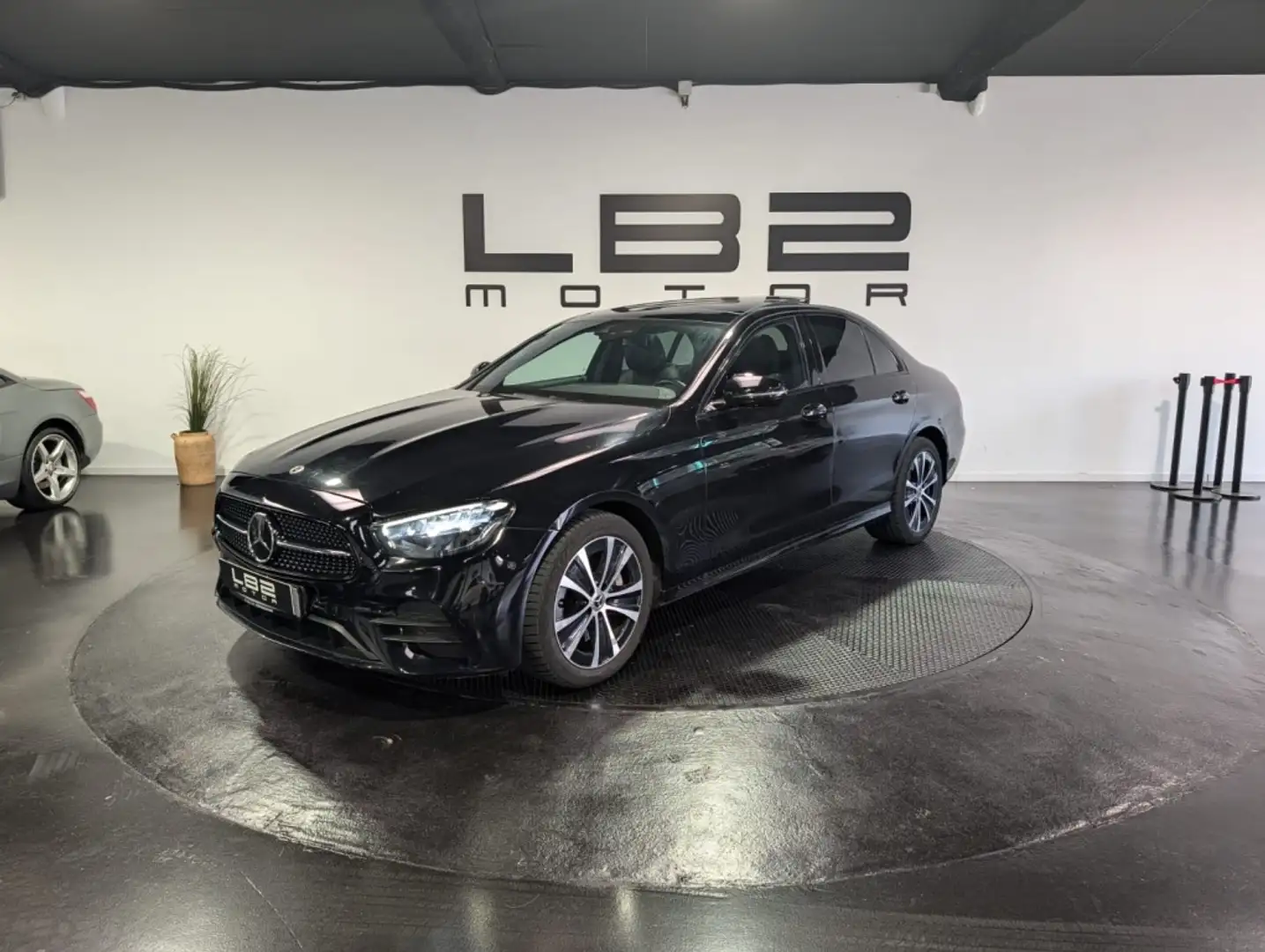 Mercedes-Benz E 300 de Negro - 1