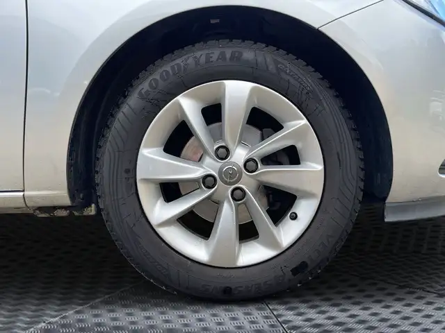 Opel Corsa view 9