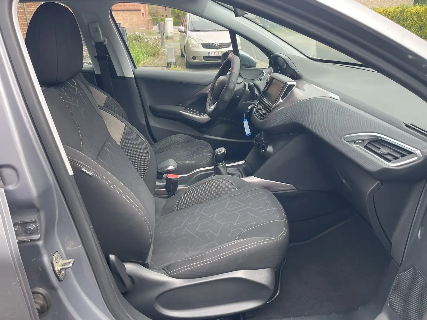 Peugeot 2008 1.6 e-HDi,Airco,Gps,Sansoren,Cruise,1e eigenaar+bk Gris - 1