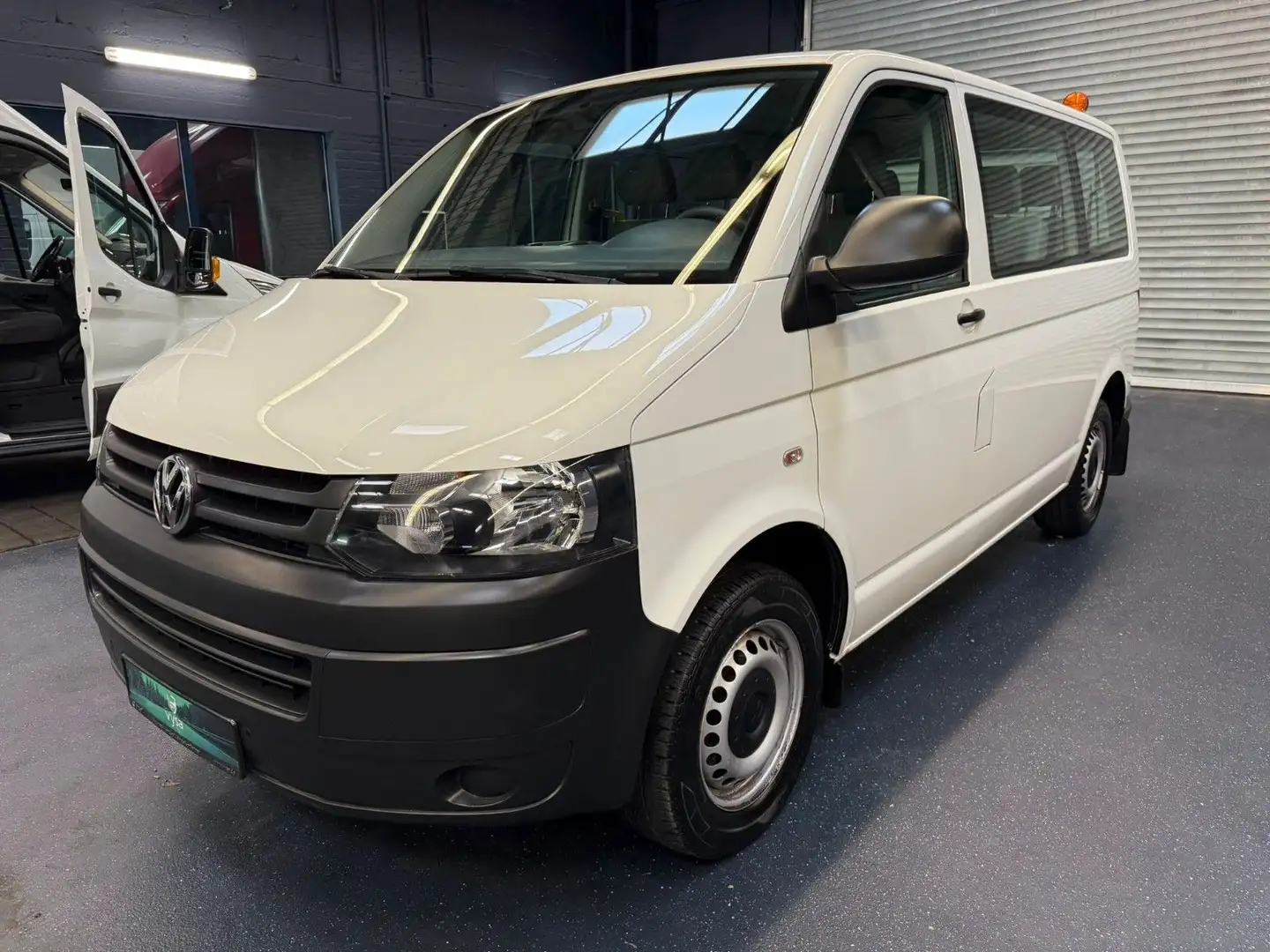 Volkswagen T5 Caravelle T5 Kombi 9 Sitzer Klimaanlage 1.Hand Service Neu Weiß - 1