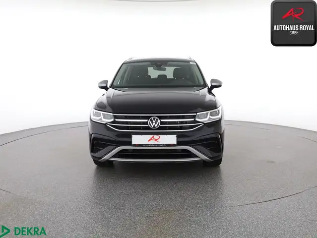 Volkswagen Tiguan Allspace view 8