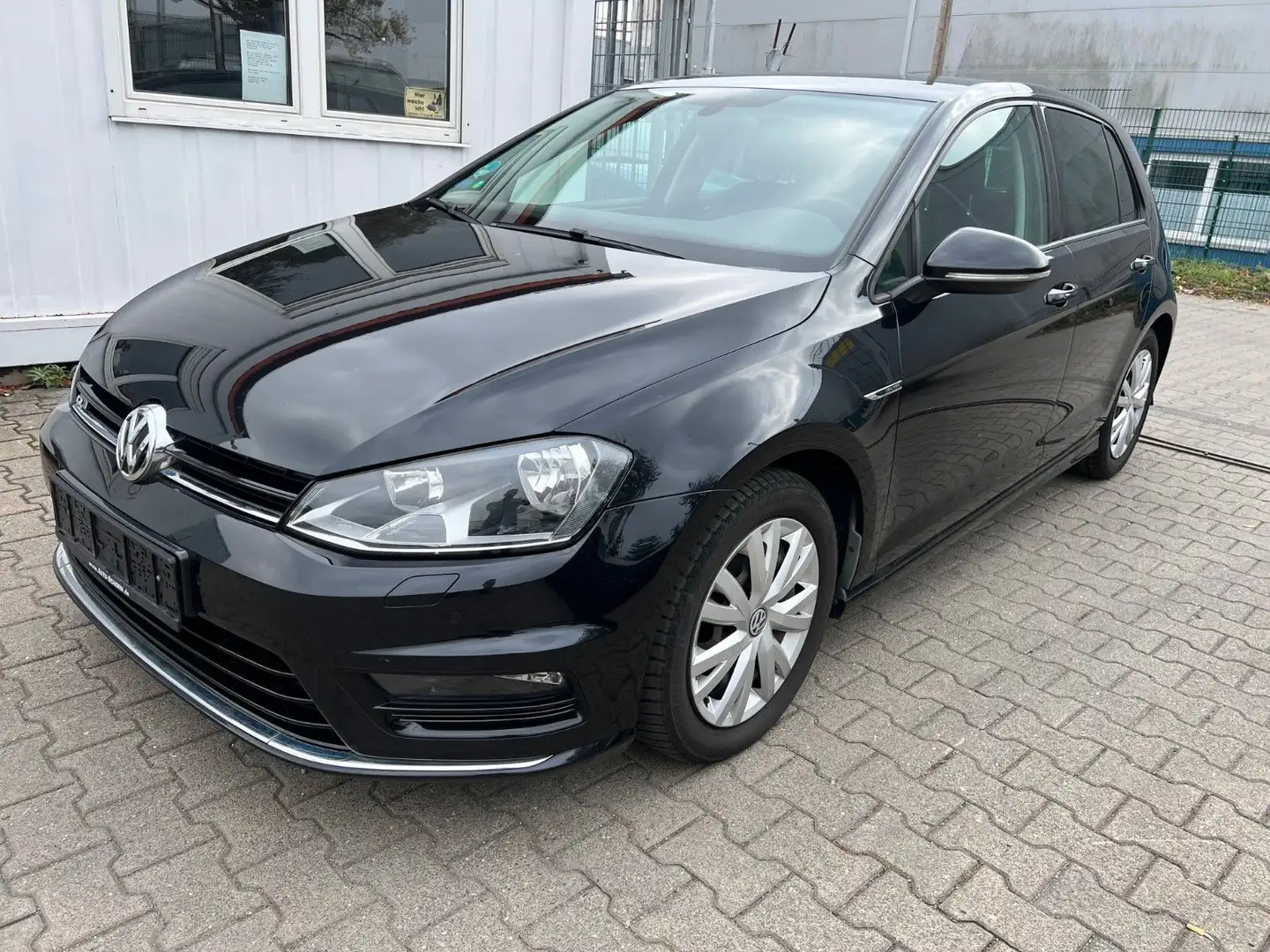 Volkswagen Golf VII Lim. Lounge BMT R-Line Schwarz - 1