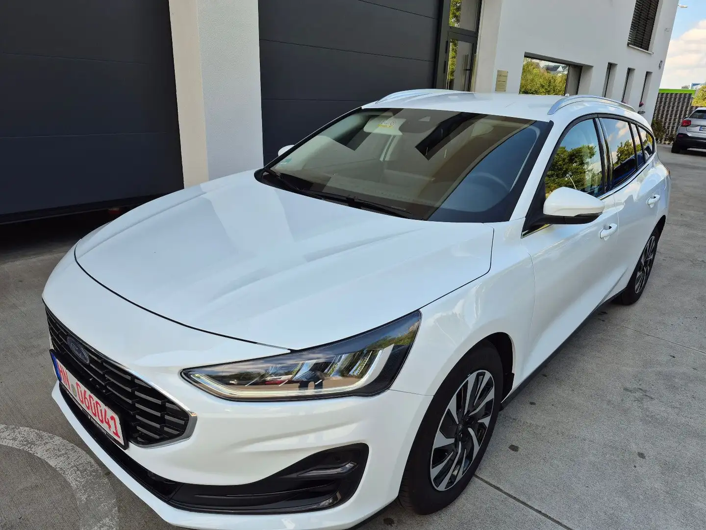 Ford Focus Turnier Titanium+NAVI+KAMERA Weiß - 2